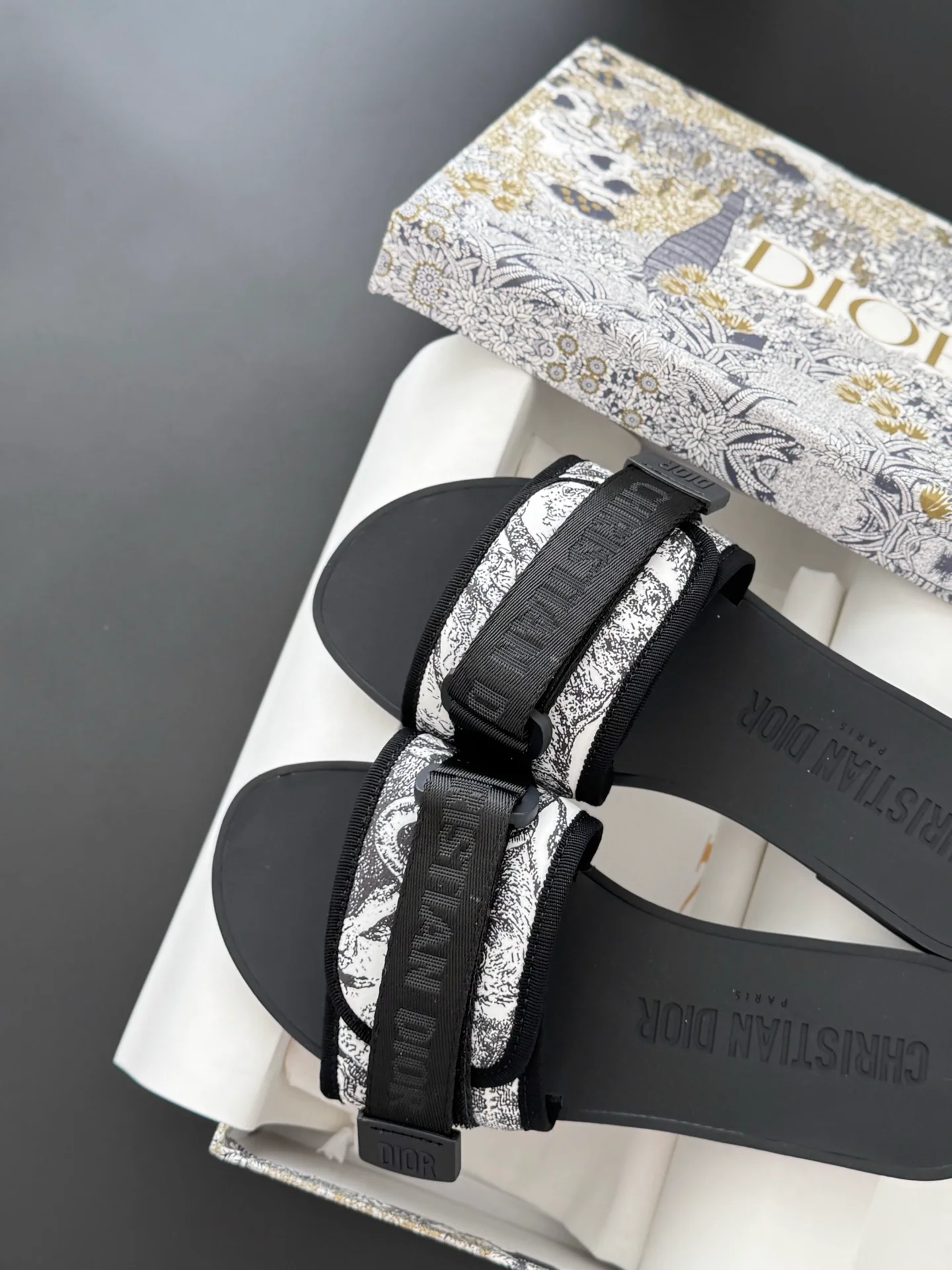 CD 25fw sandals