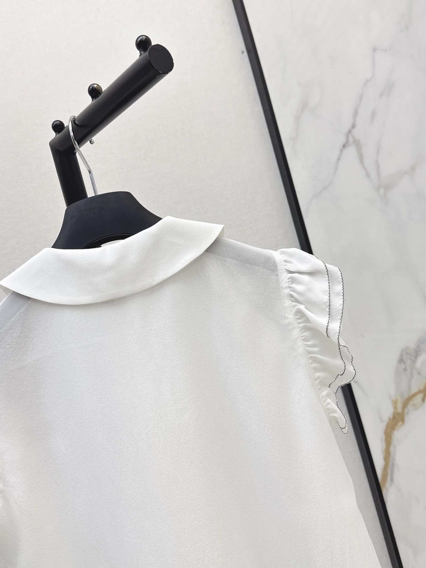 CD 26ss sleeveless ruffle shirt