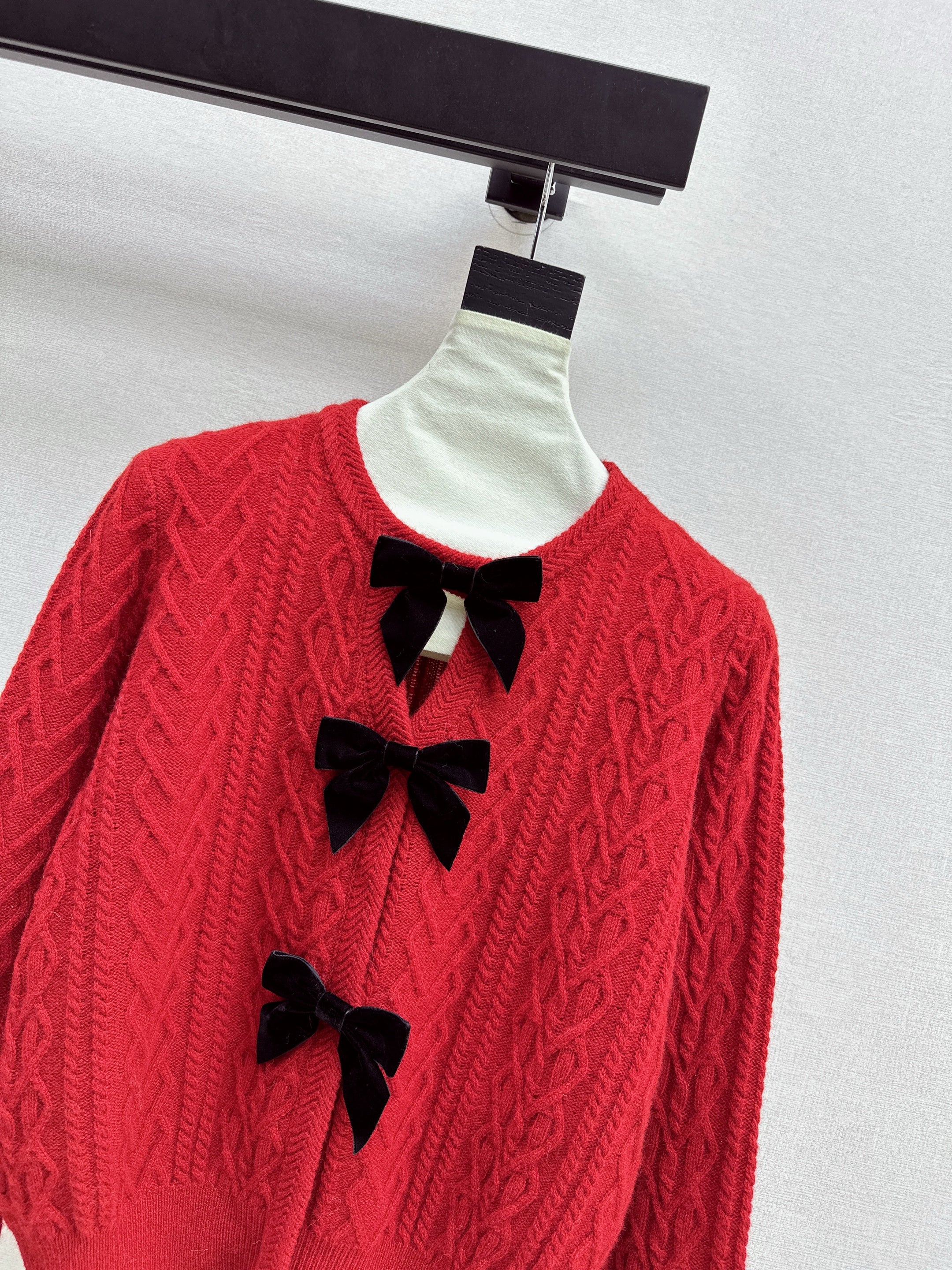 Miu 26ss bow sweater