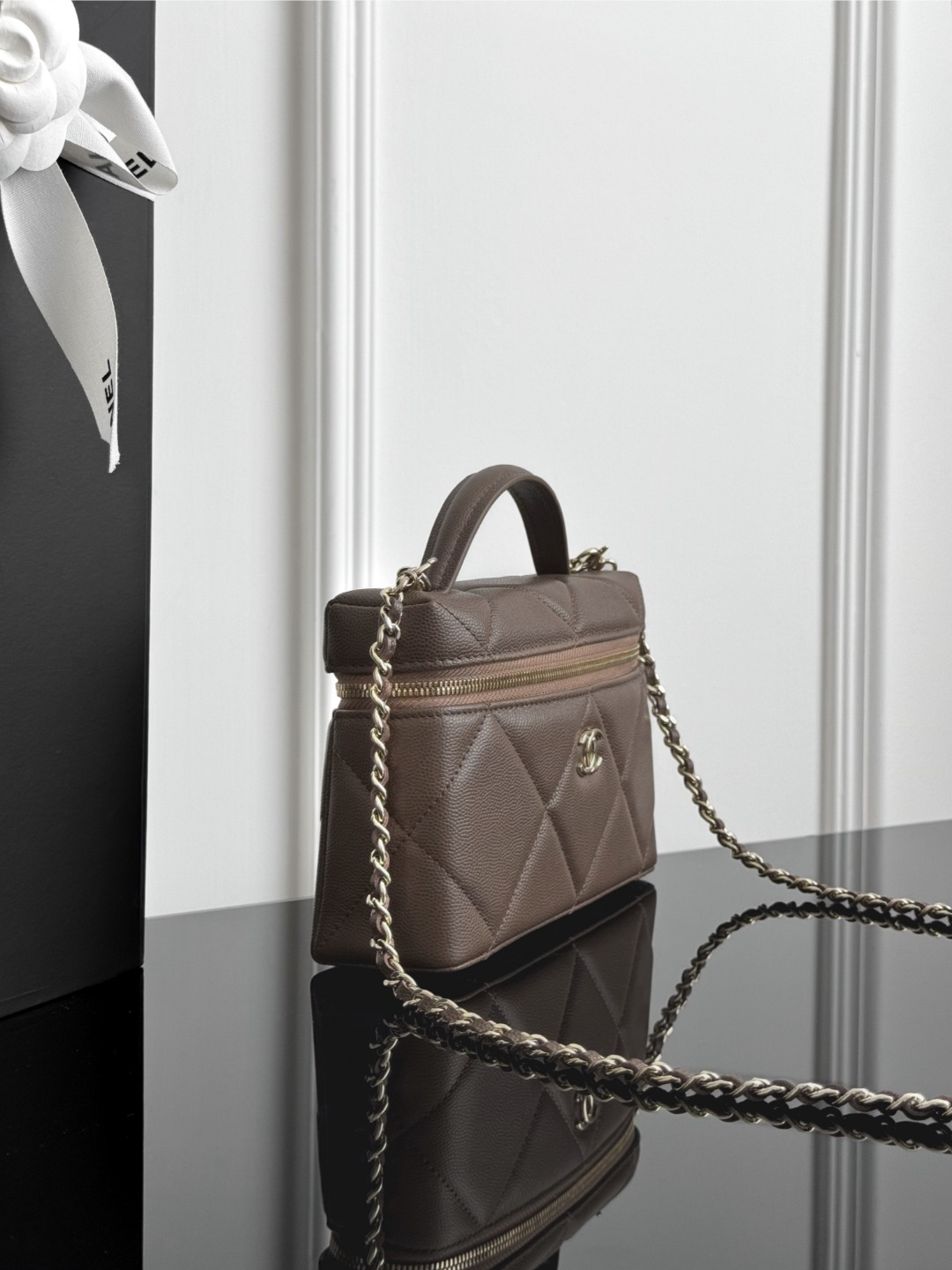 Chan 26S LP chain shoulder bag