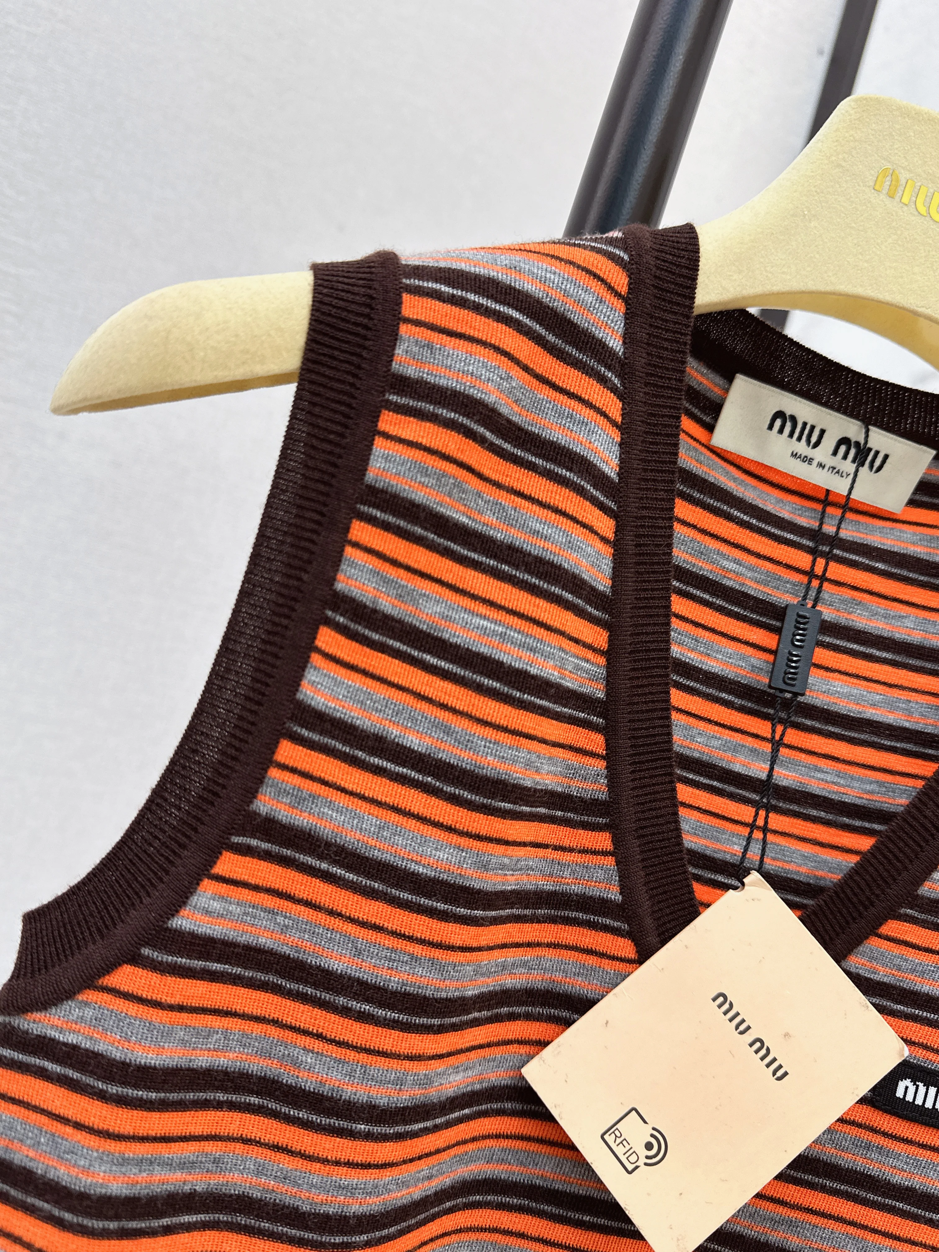 Miu 26ss stripe sleeveless knitted vest