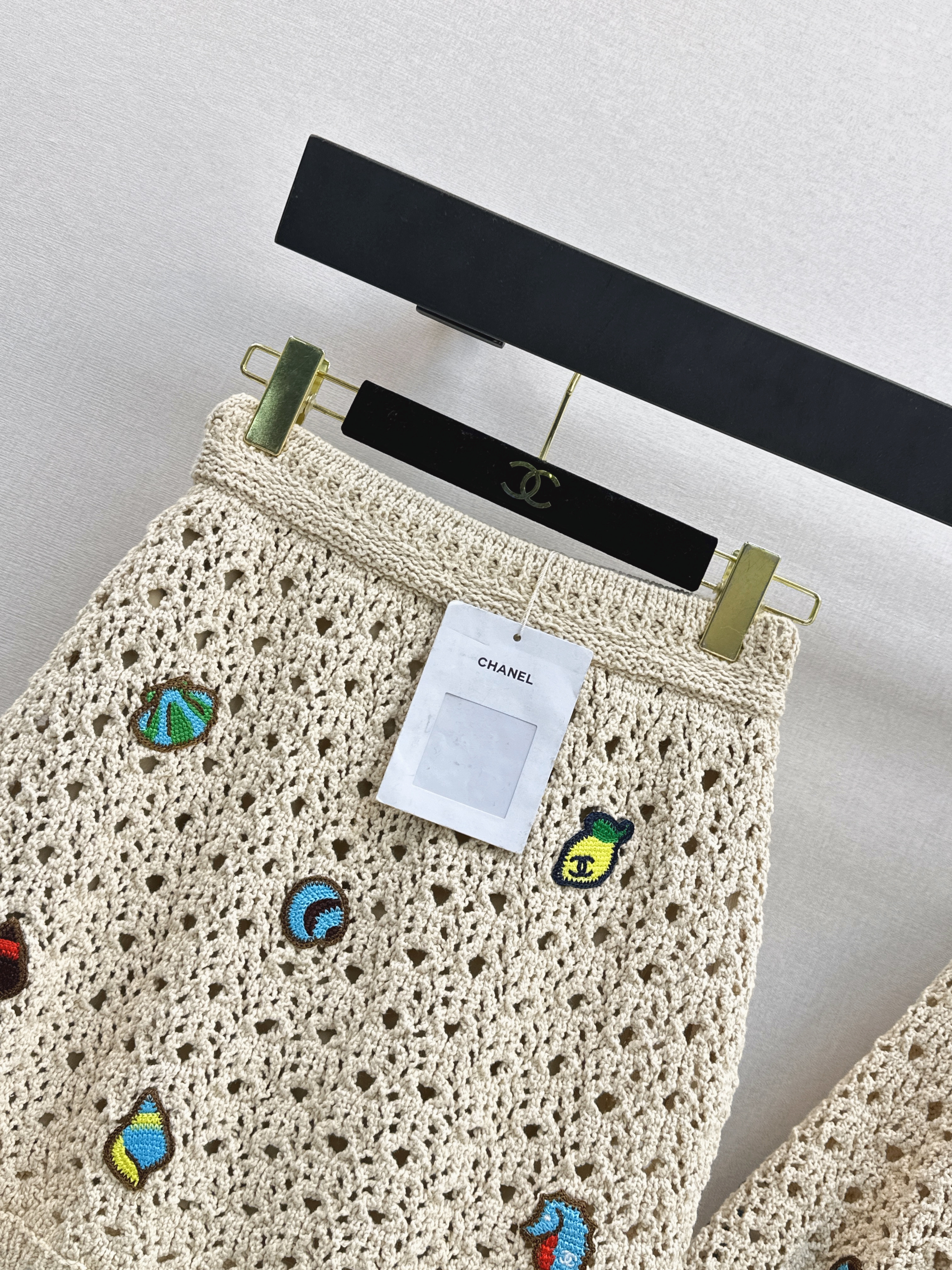 Chan 26ss beach embroidery skirt