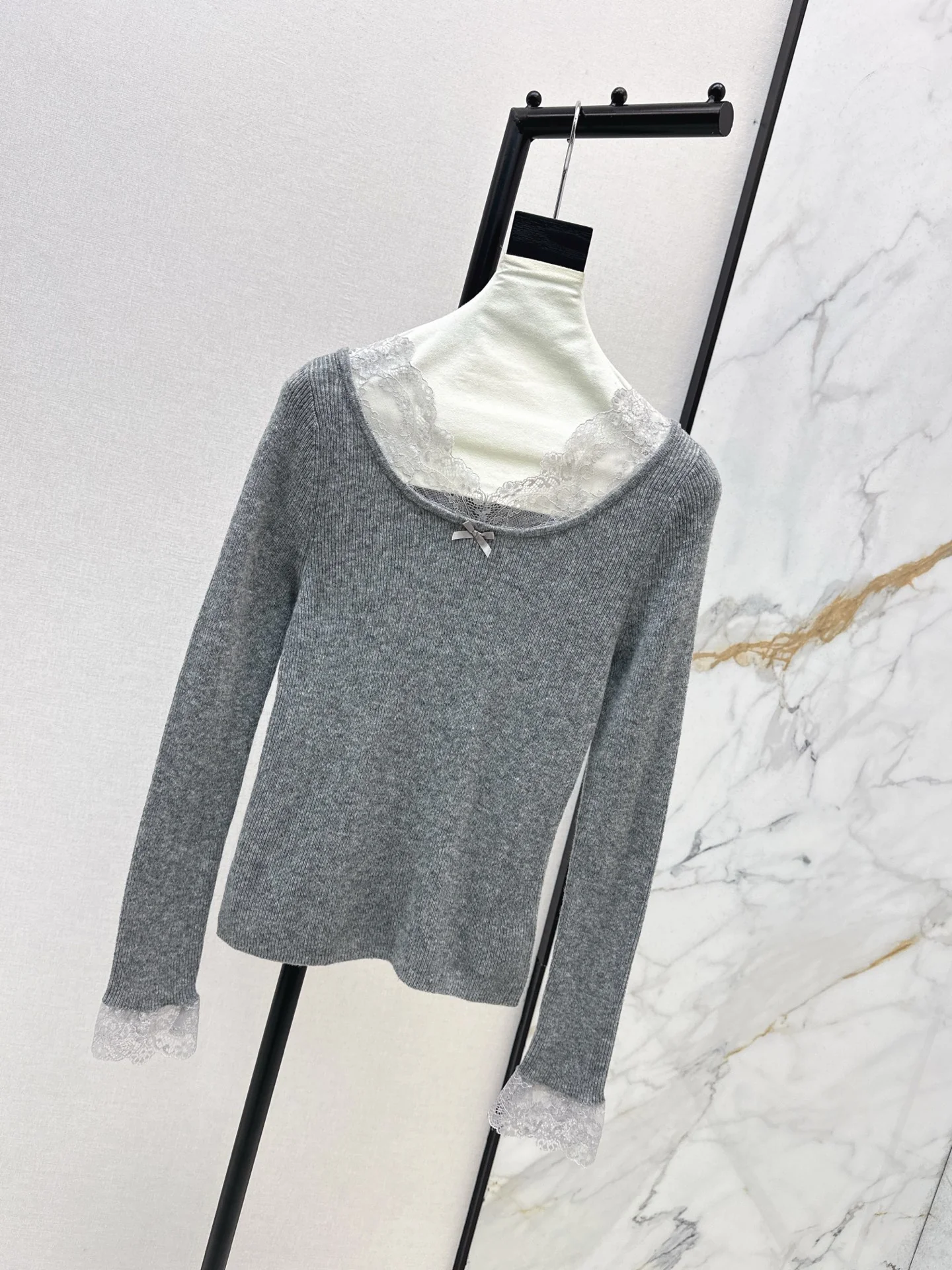 Miu 25fw lace base layer