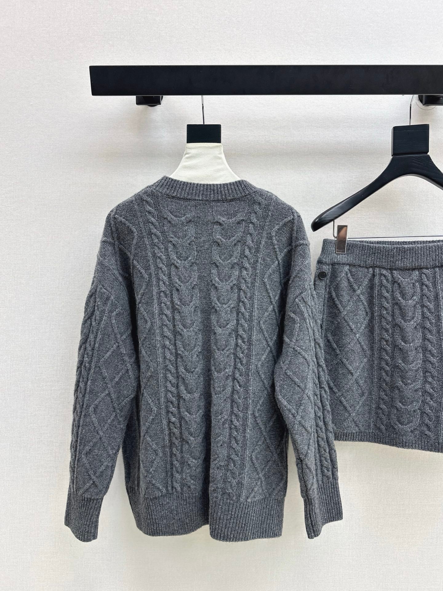 Max 26ss outfit sets sweater skirts