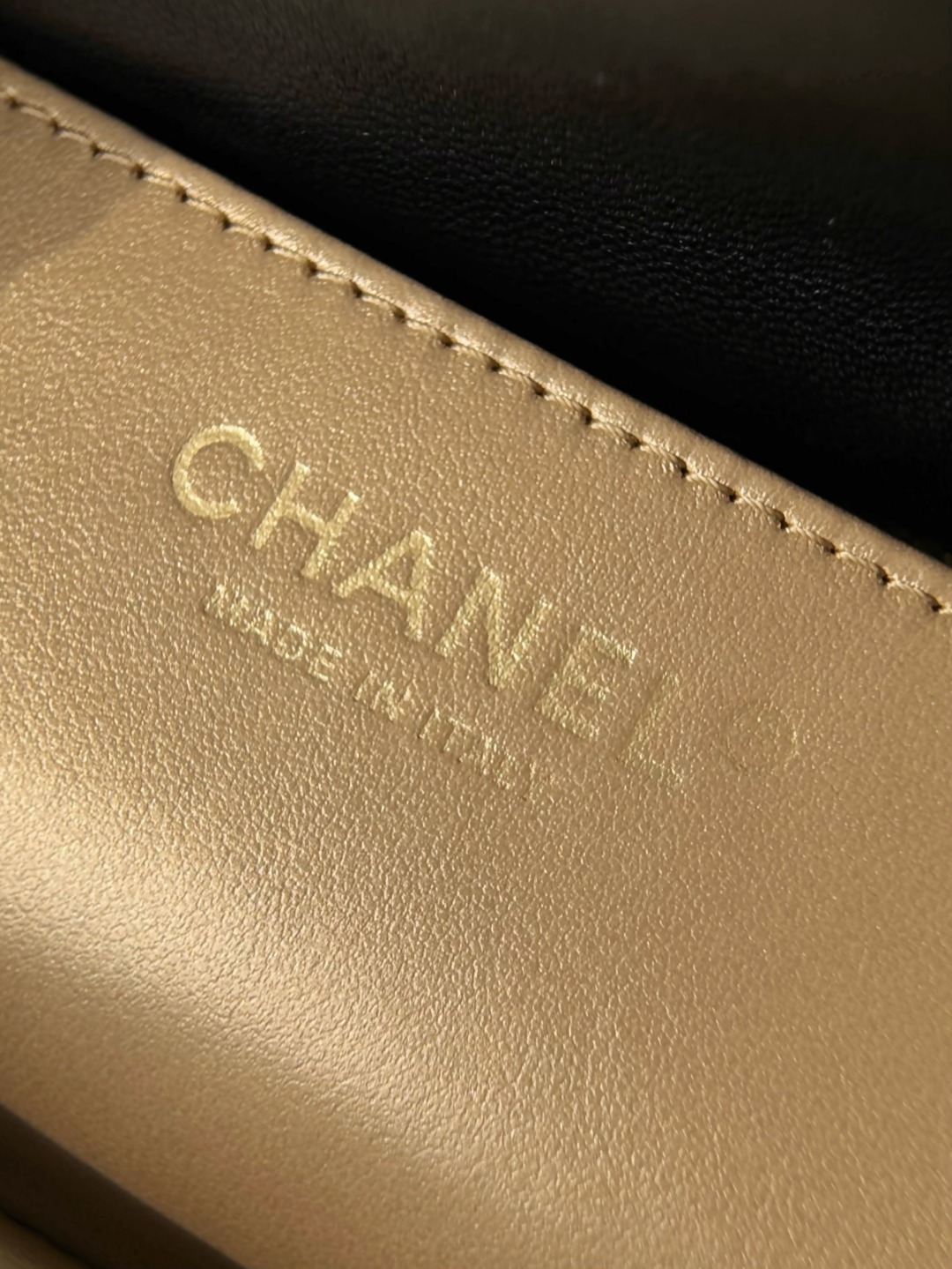 Chan 26ss flap chain bag with gold-tone hardwave