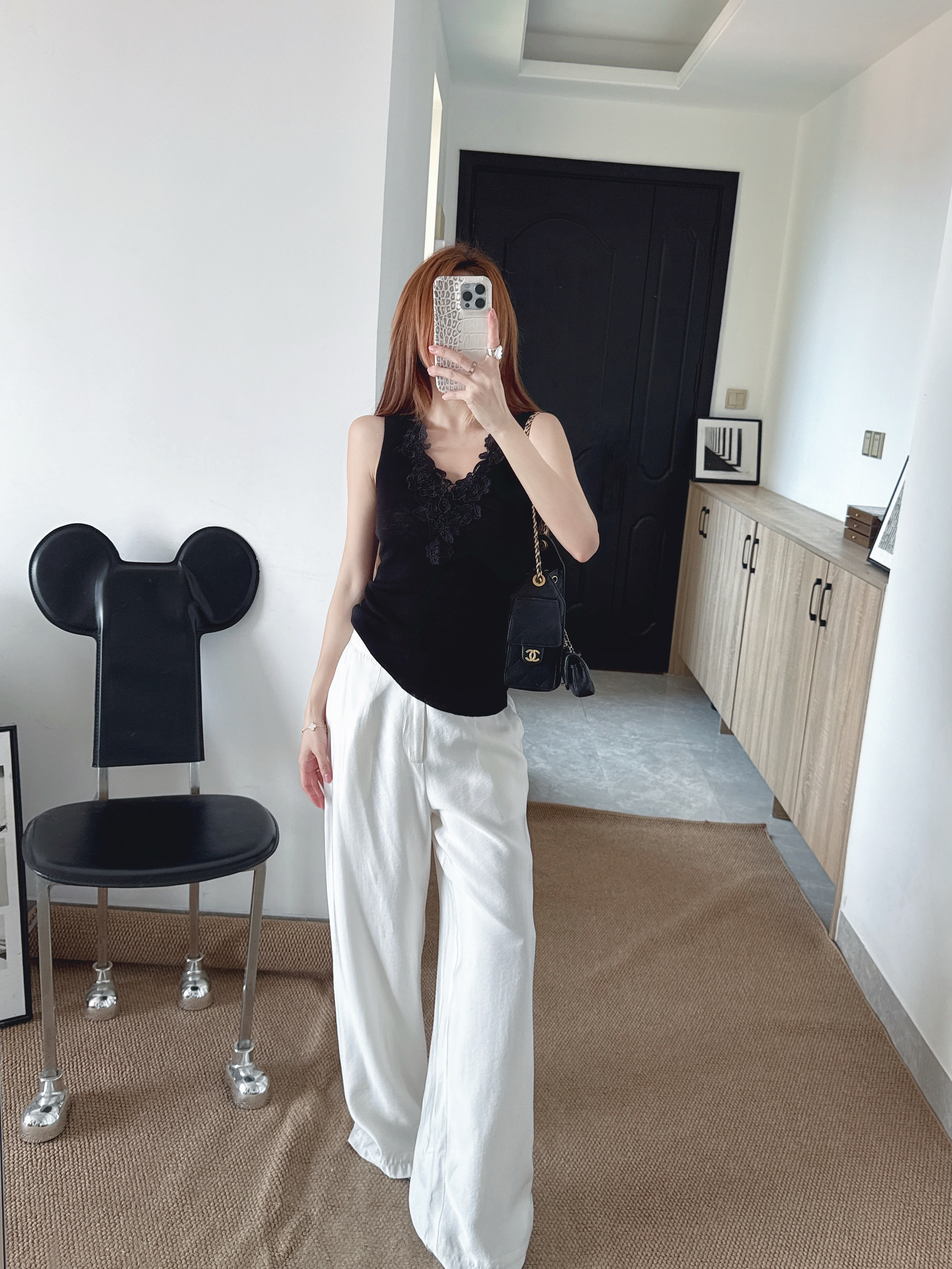 Chol 26ss lace contrac sleeveless vest