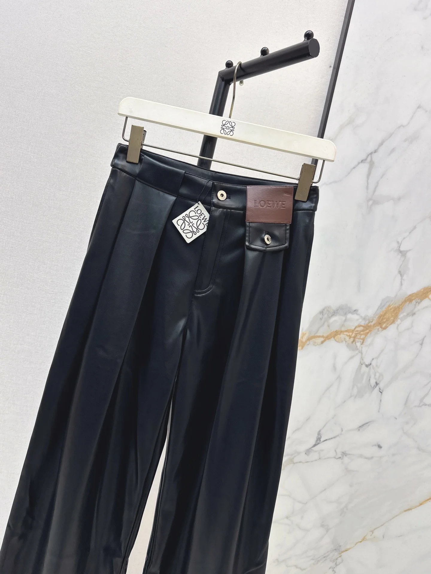 Loe 25fw pu leather pants