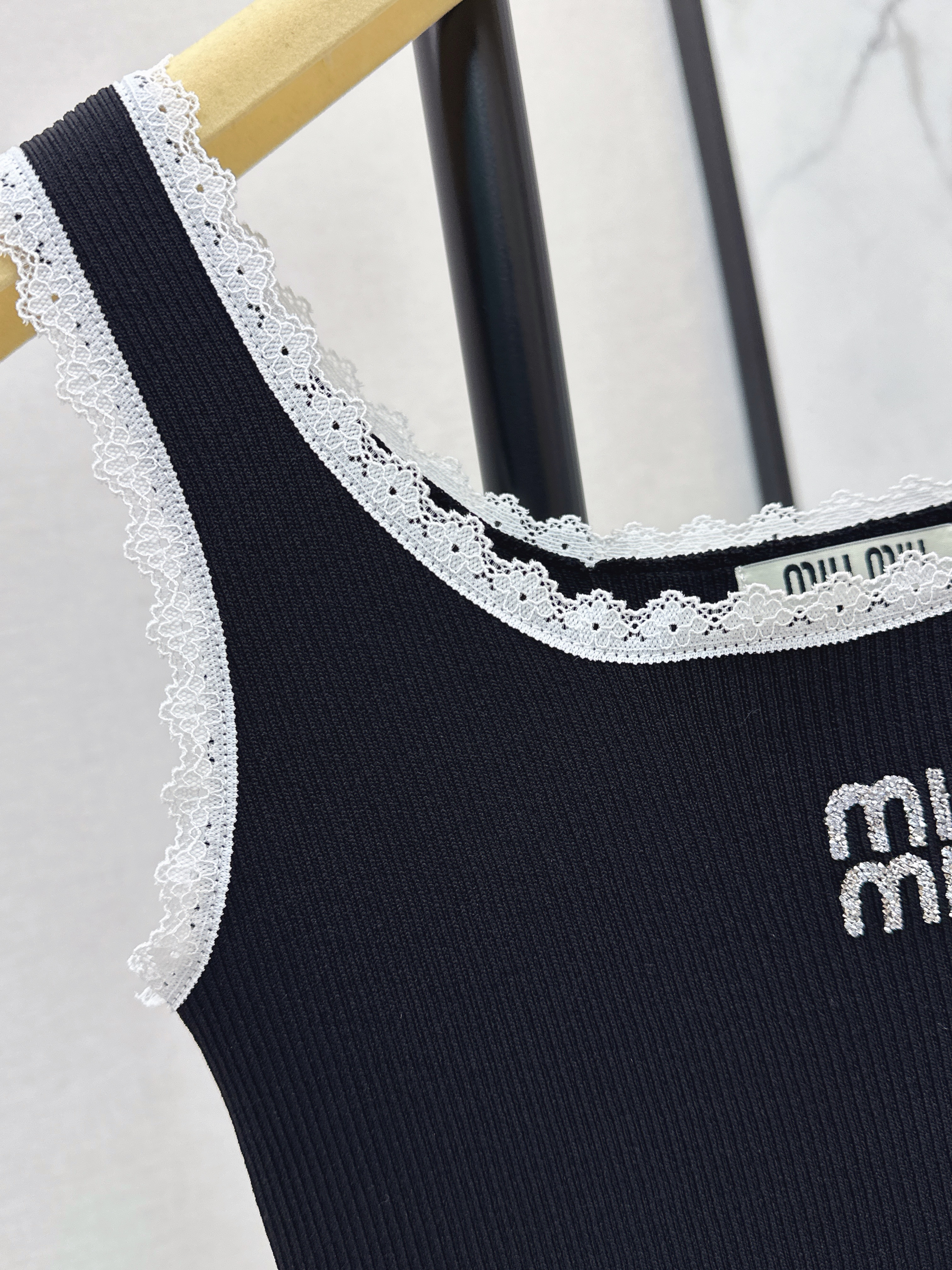 Miu 26ss lace knit vest