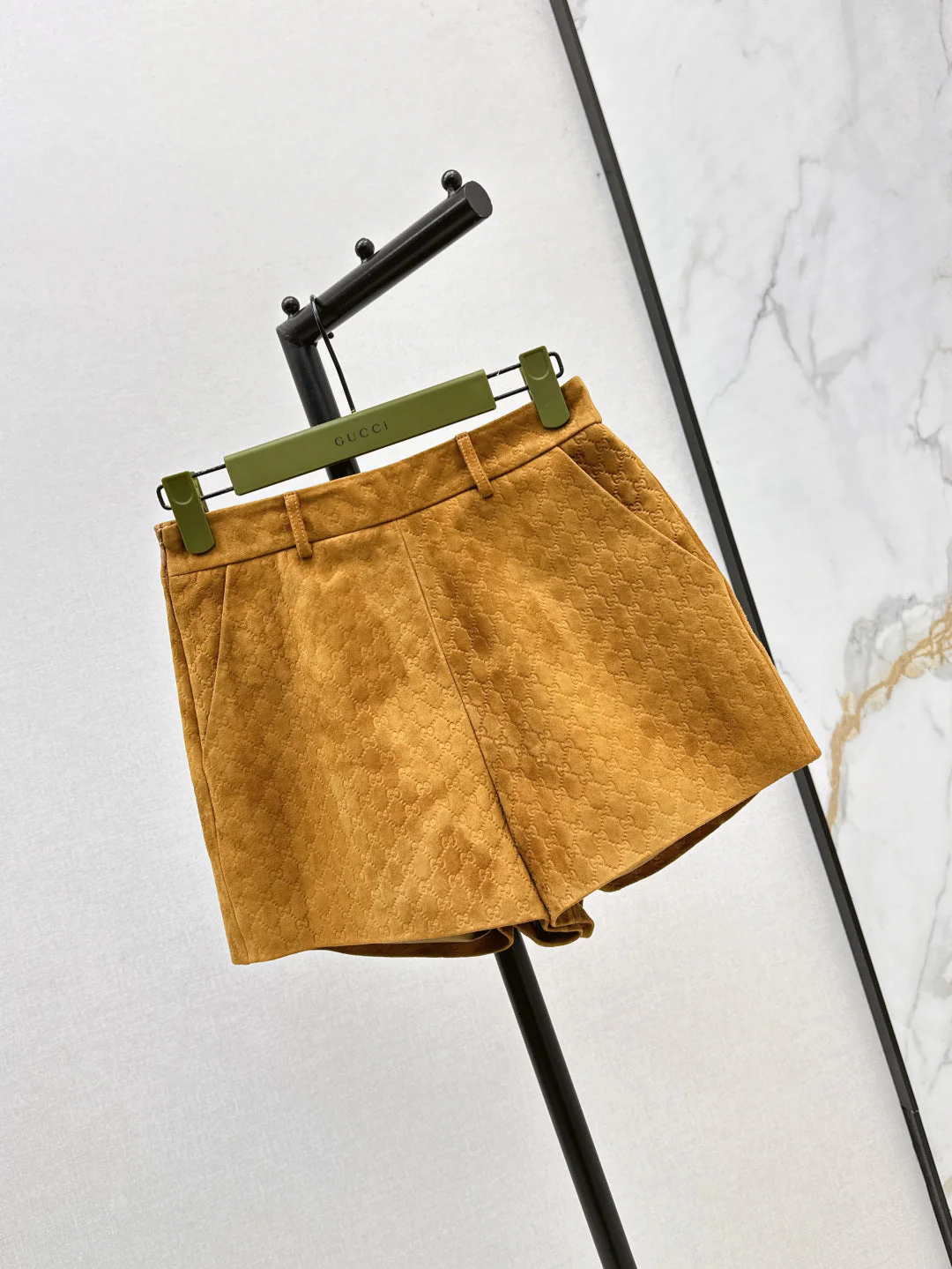 Guc 25fw suede short