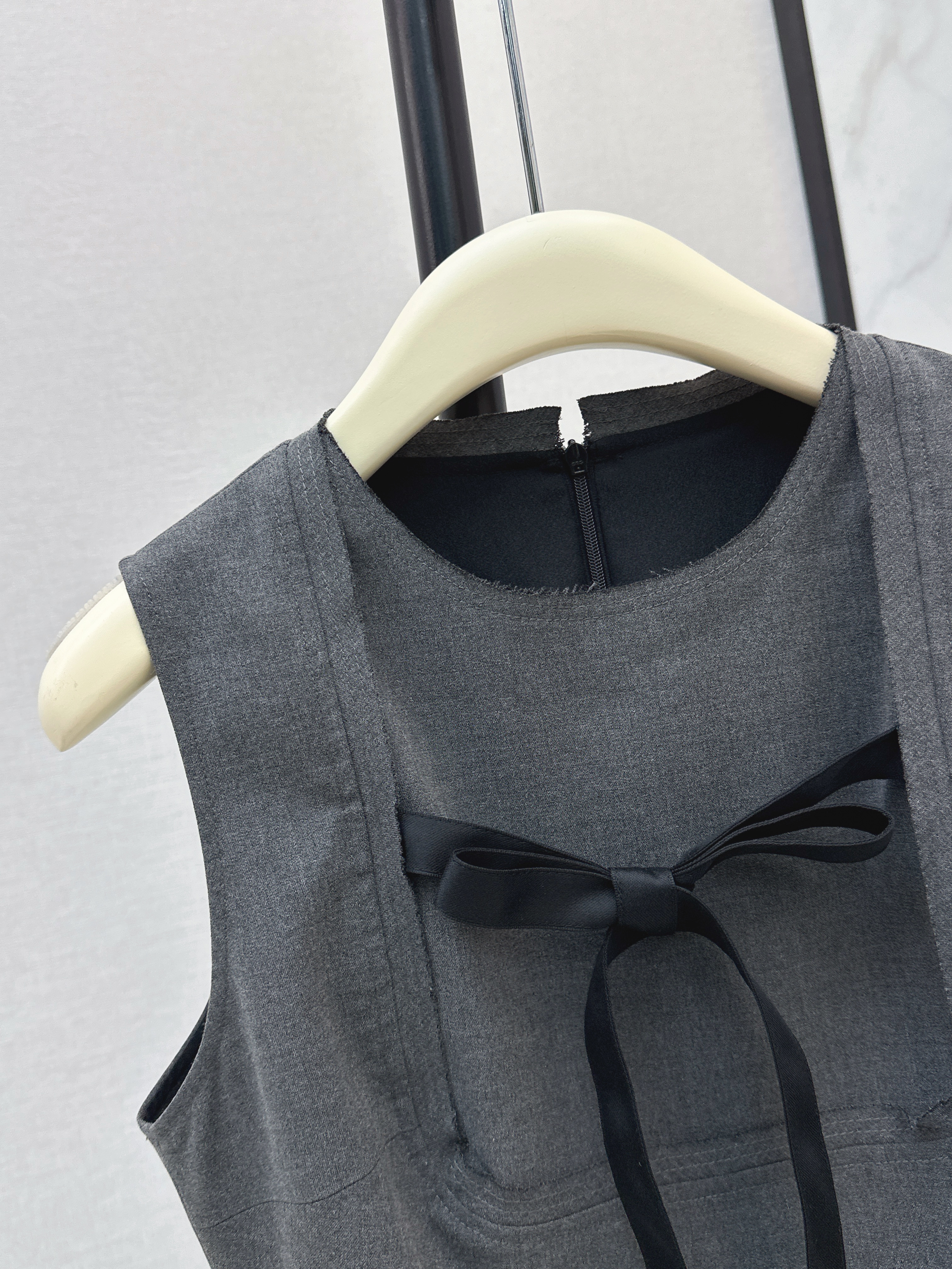Prad 26ss bow sleeveless dress
