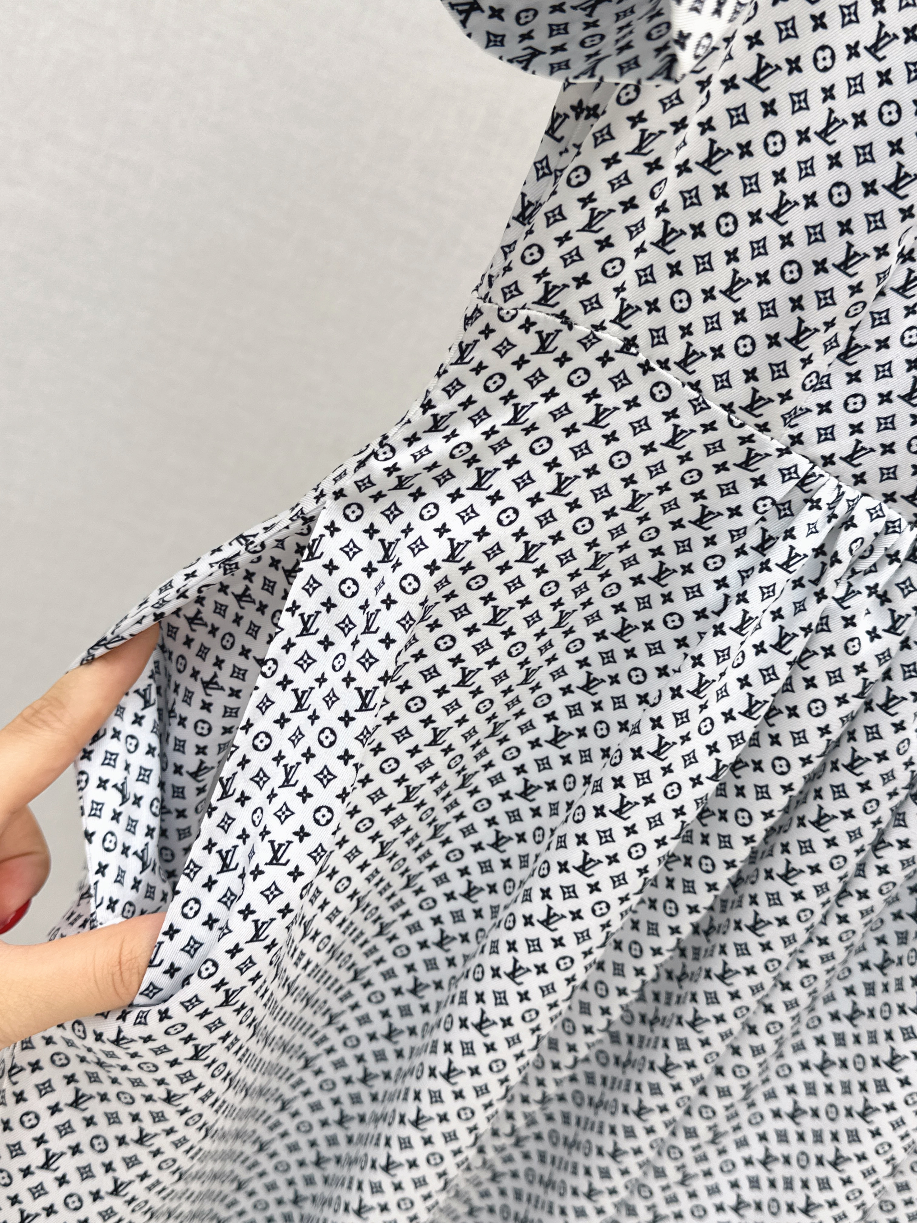 Loui 26ss contract collar dress
