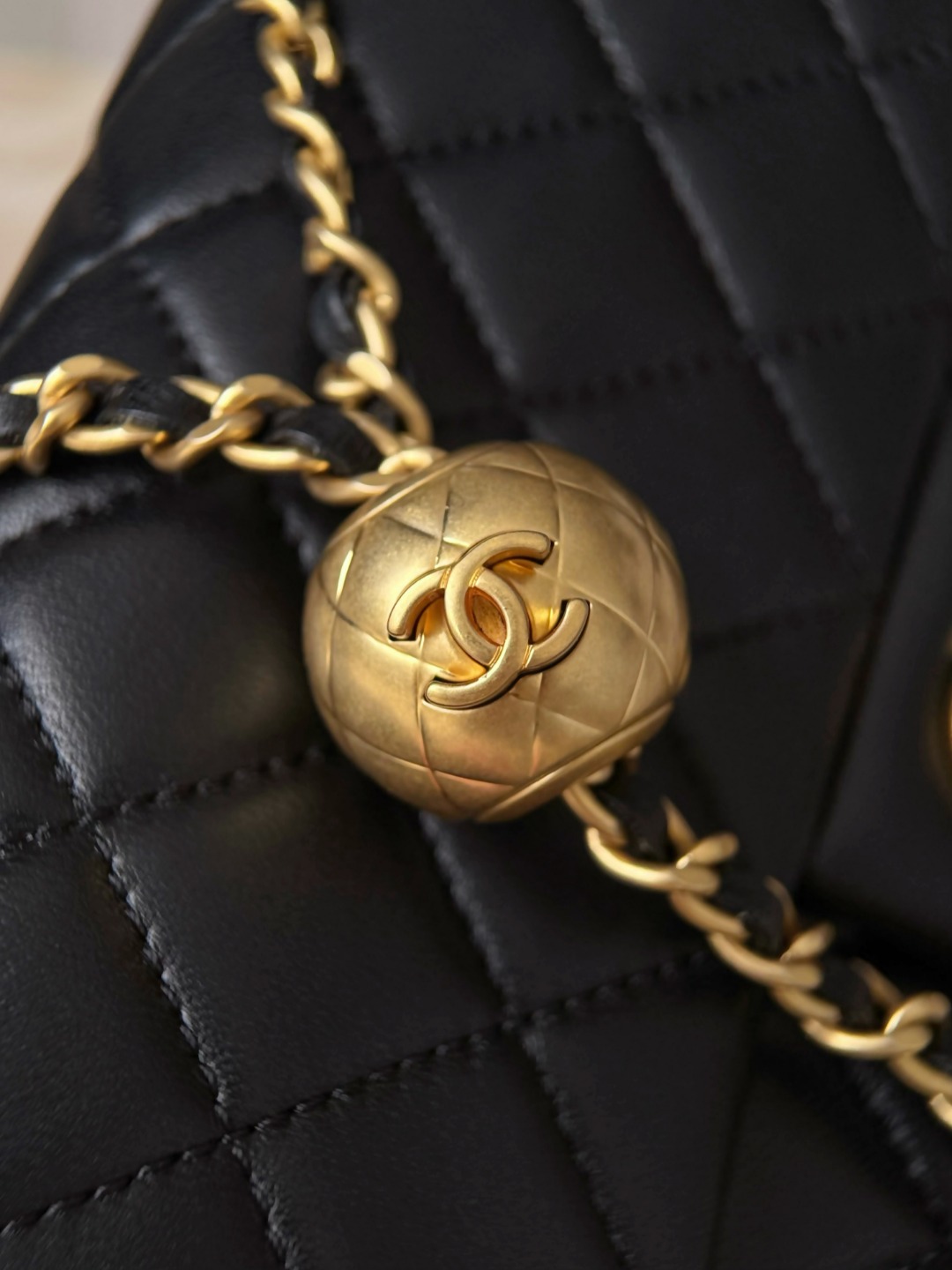 Chan 26ss flap chain bag with gold-tone hardwave