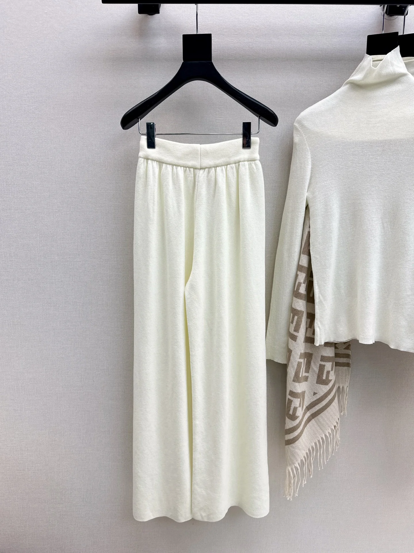 Fend 26ss knit outfit set with shawl