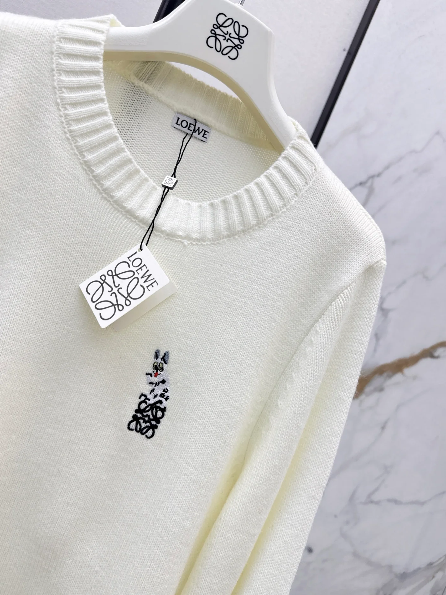 Loe 25fw embroidery sweater