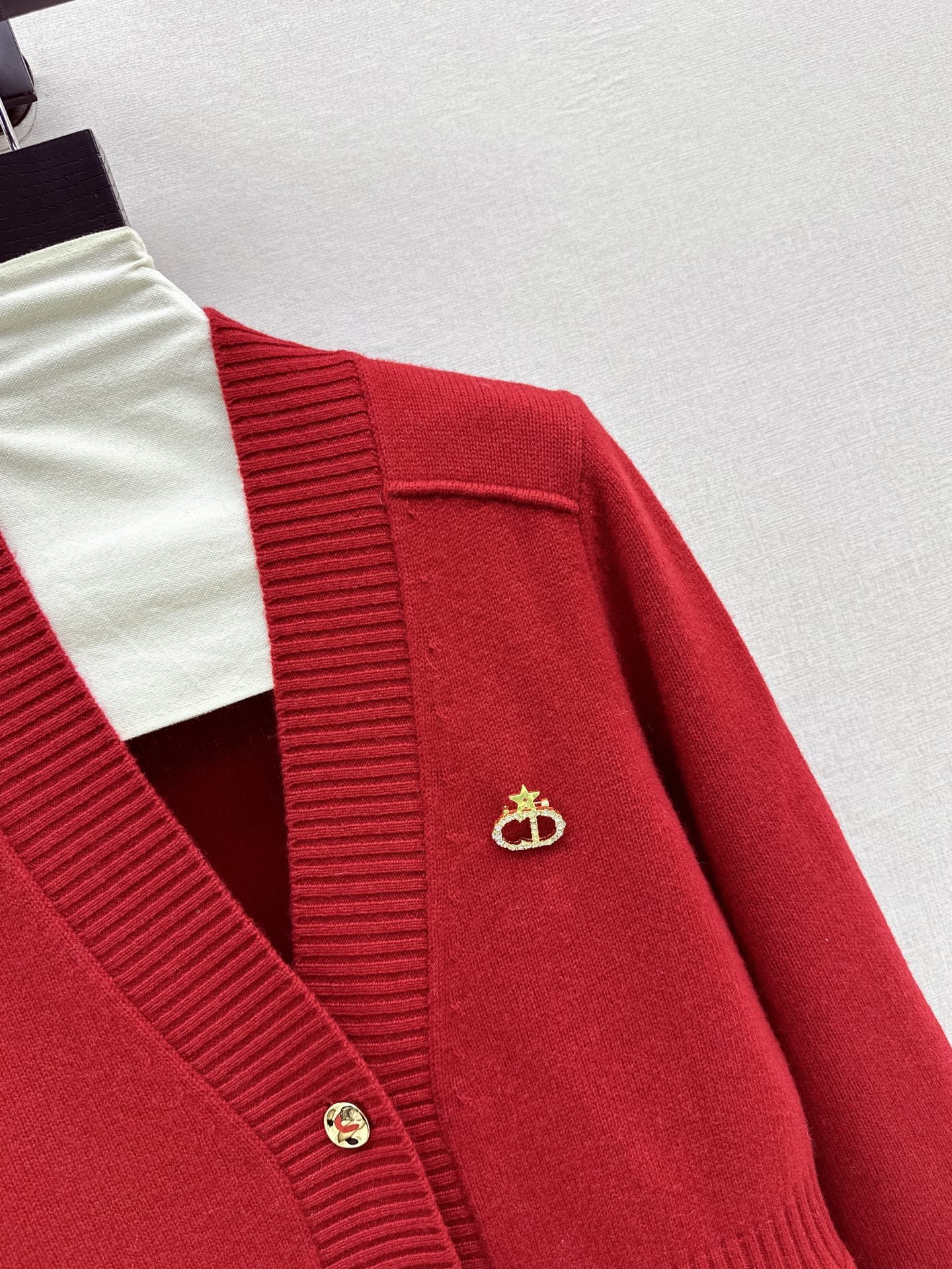 CD 26ss ruffle v-neck sweater