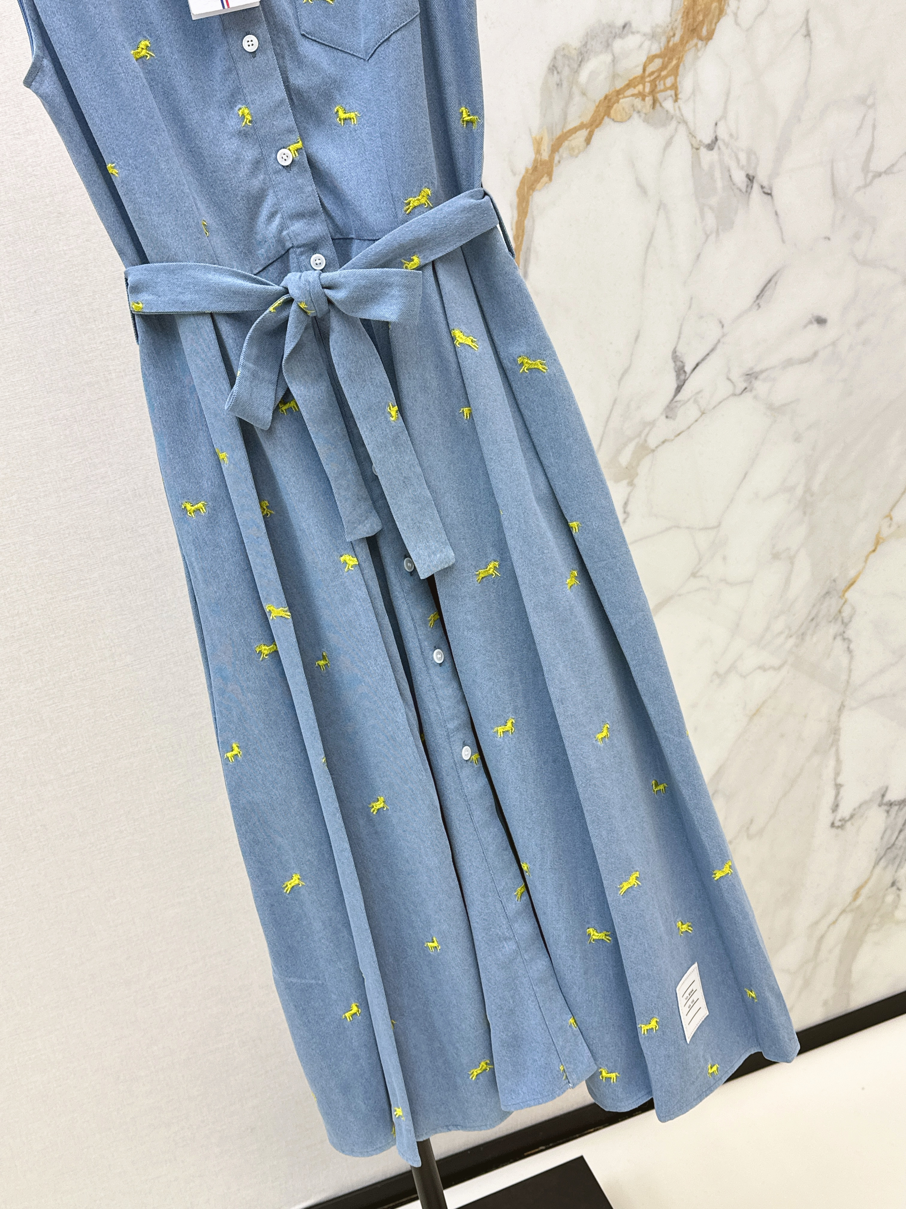 Thom 26ss embroidery sleeveless dress