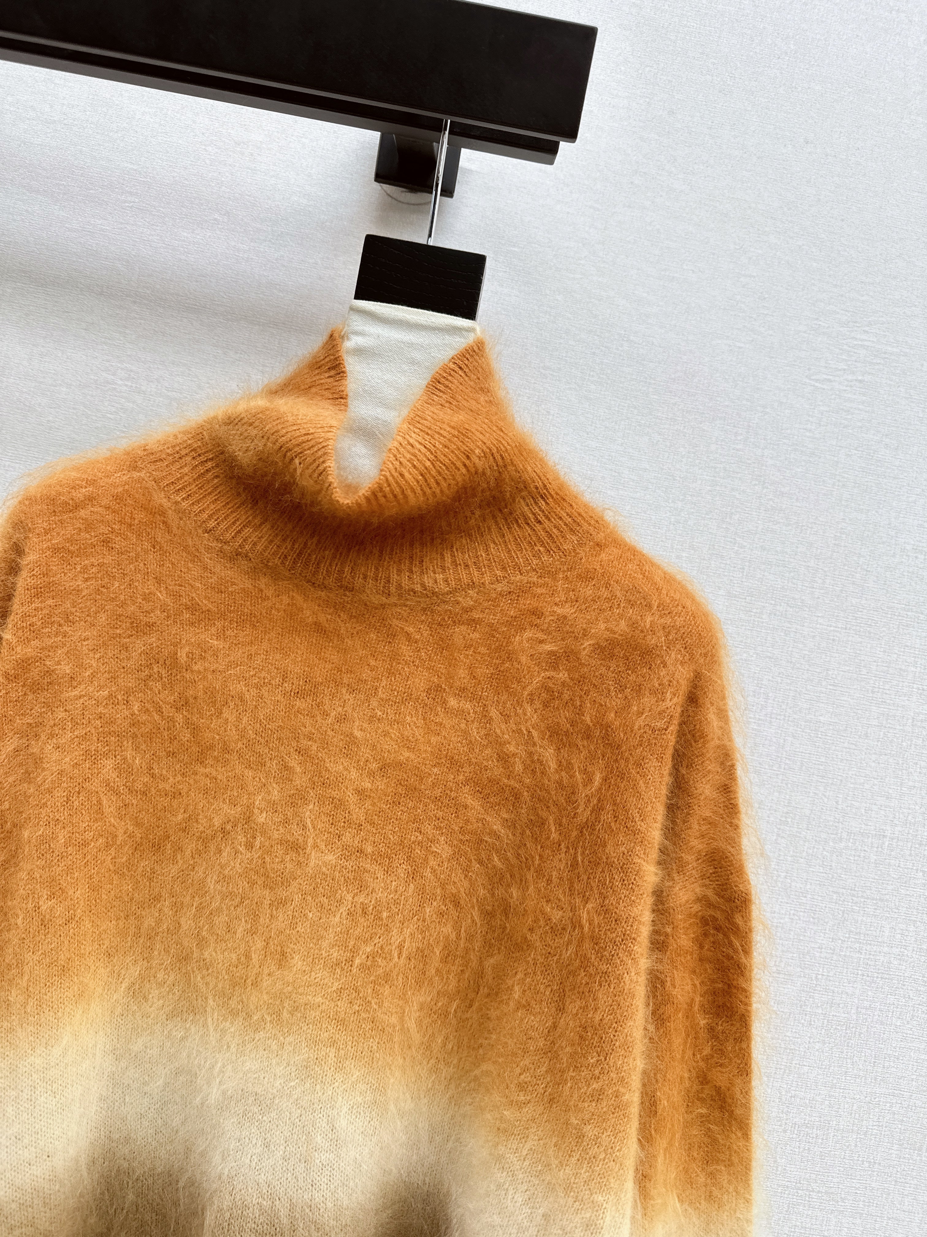 Max 26ss gradient colors sweater