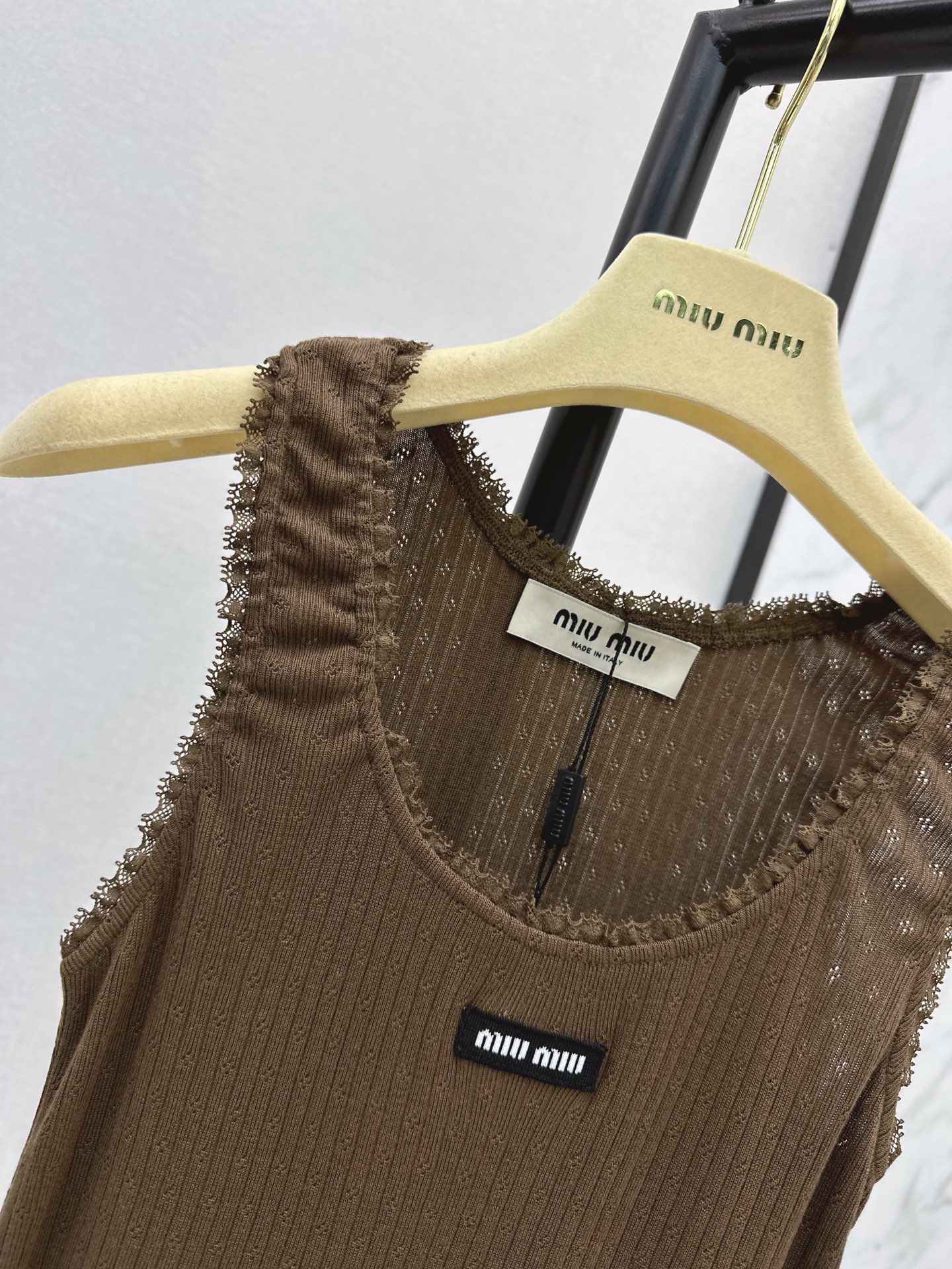 Miu 26ss lace ruffle vest