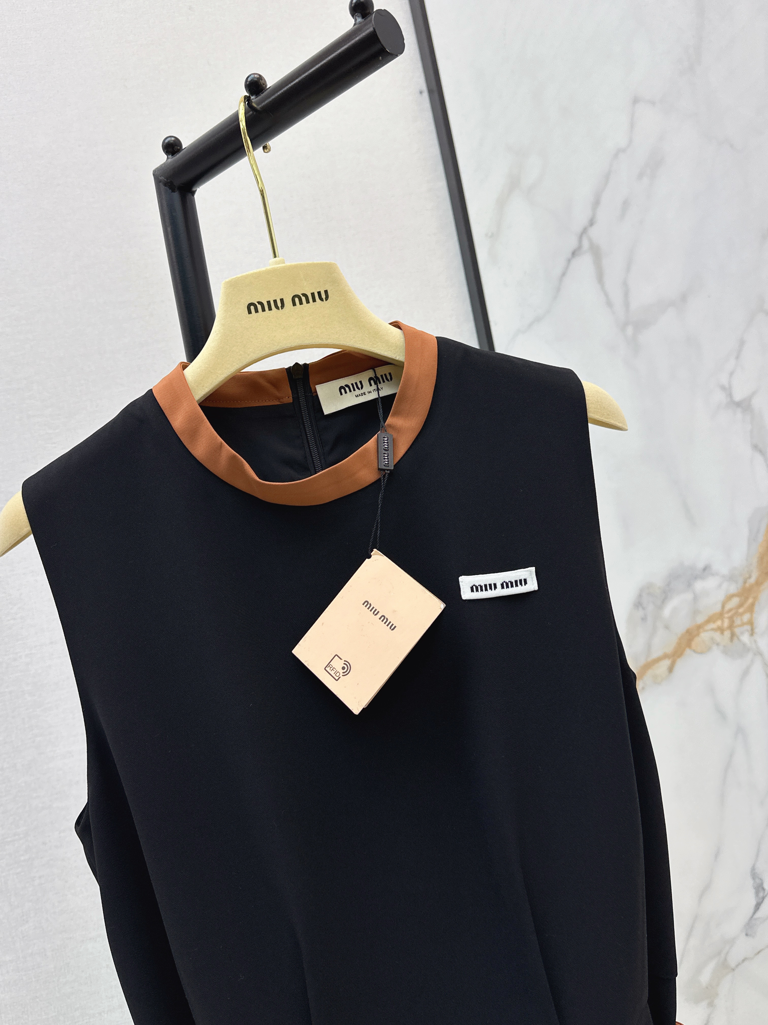 Miu 26ss sleeveless belted dress