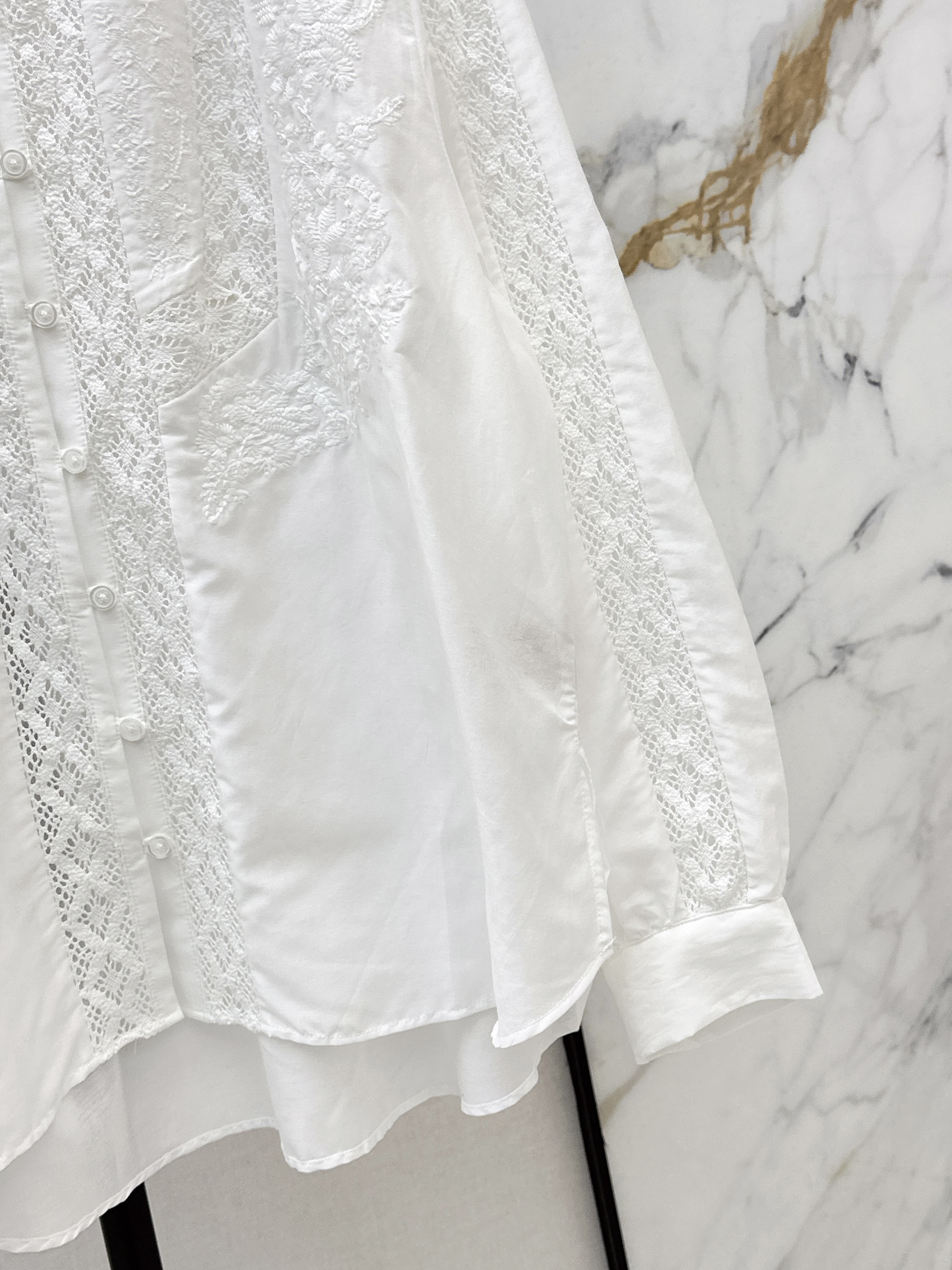 ES 26ss hollow lace top