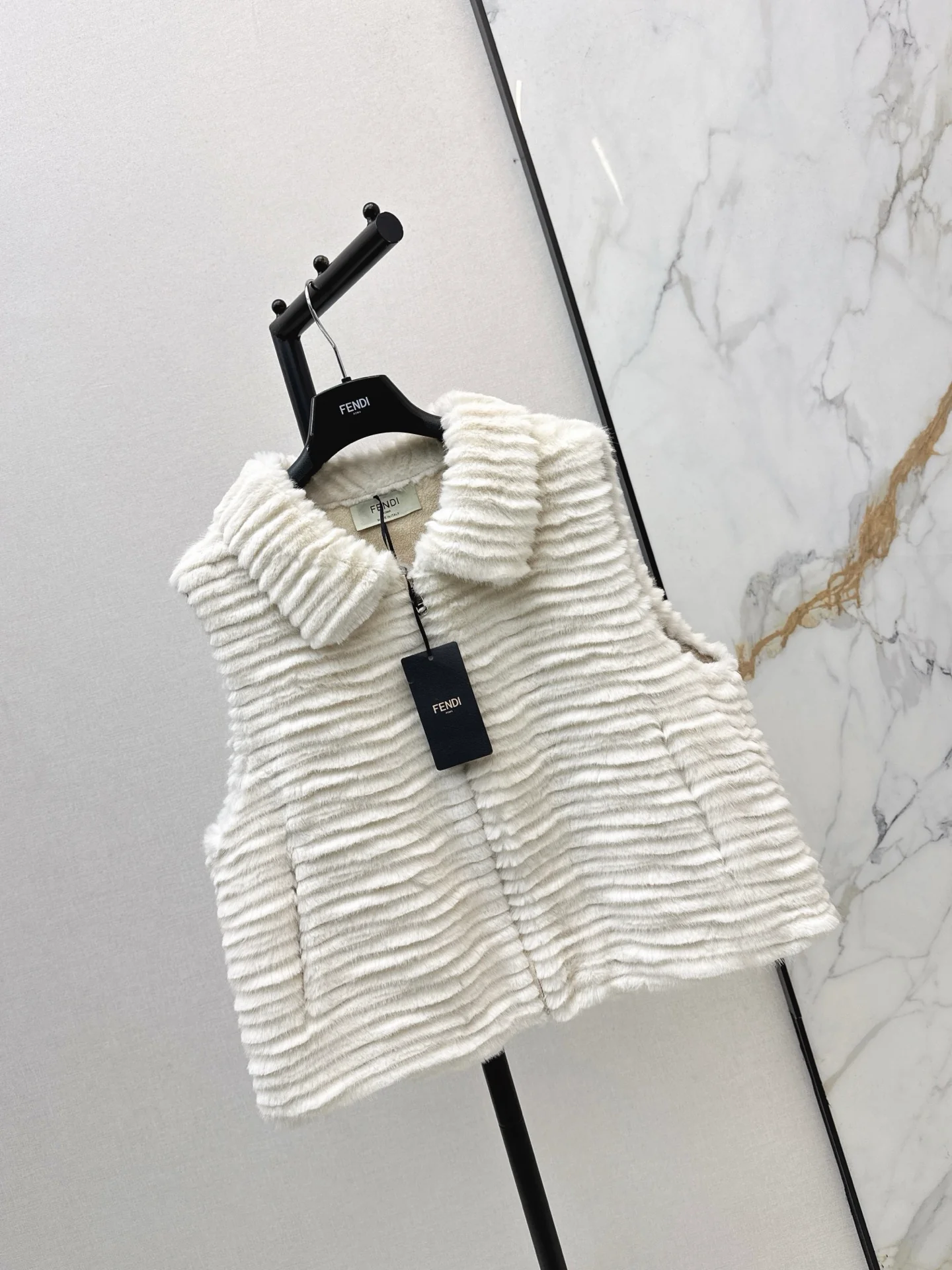 Fend 25fw fur vest jacket