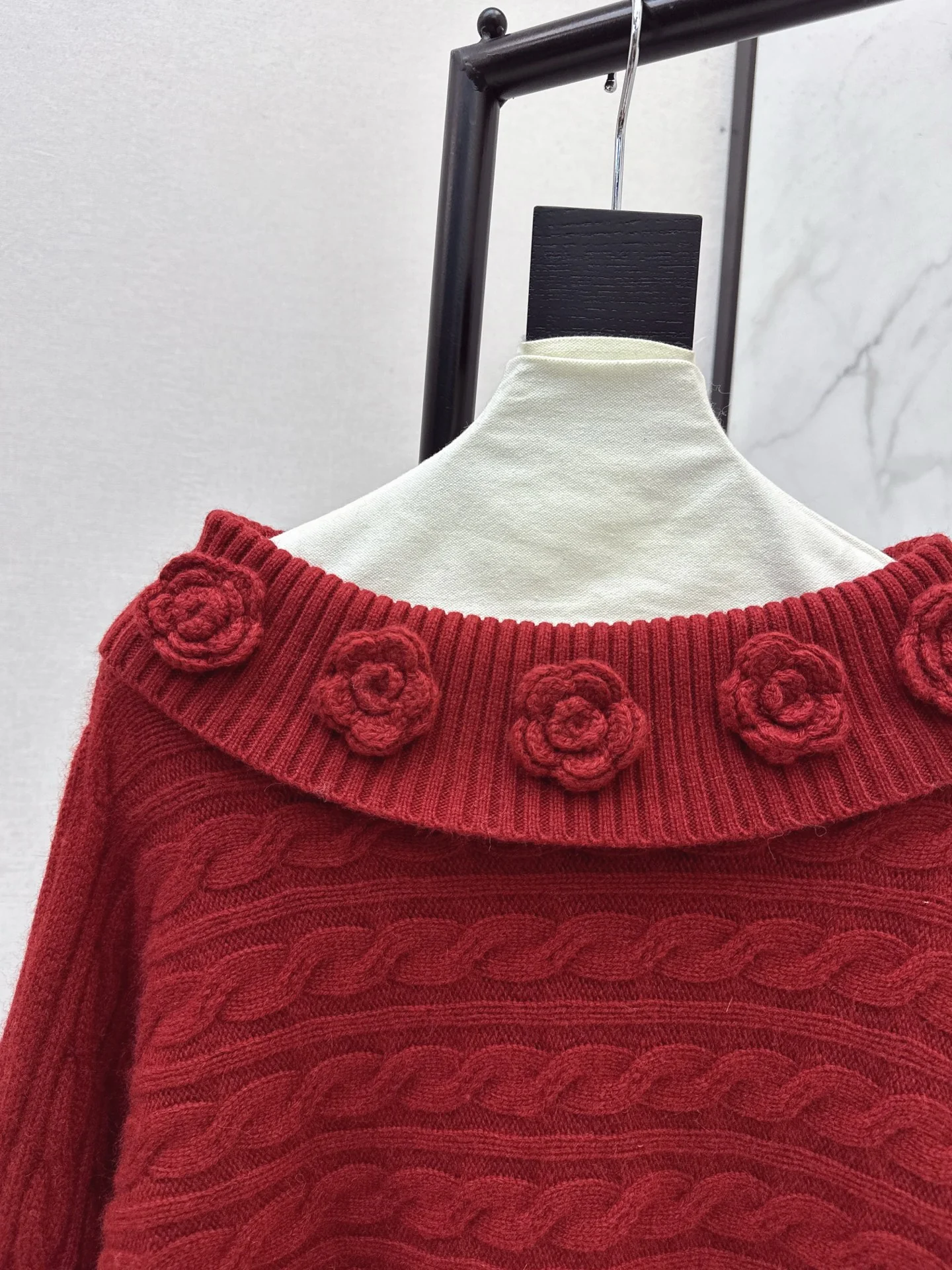 Chan 26ss off shoulder top sweater