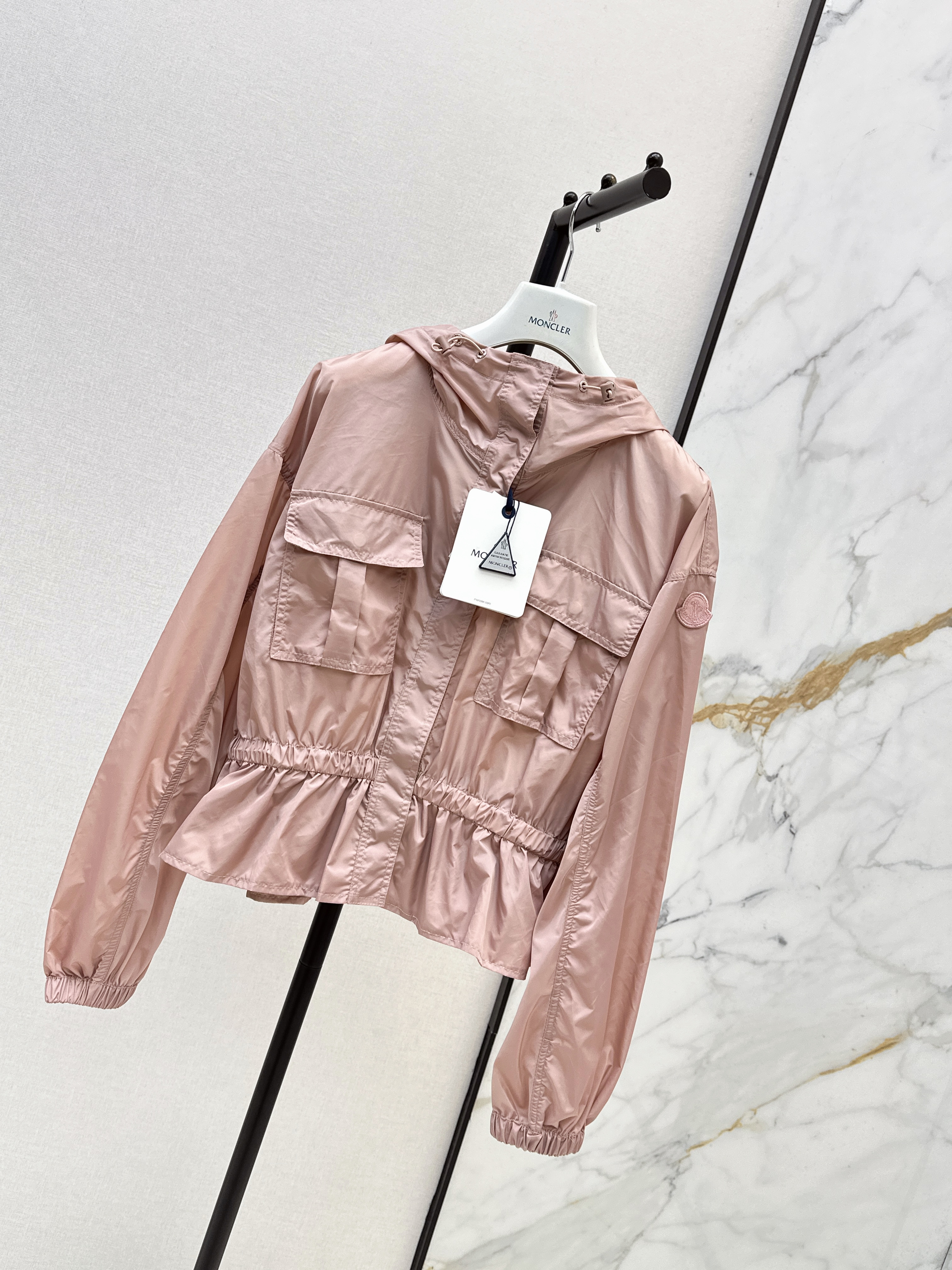 Monc 26ss hodded windbreaker