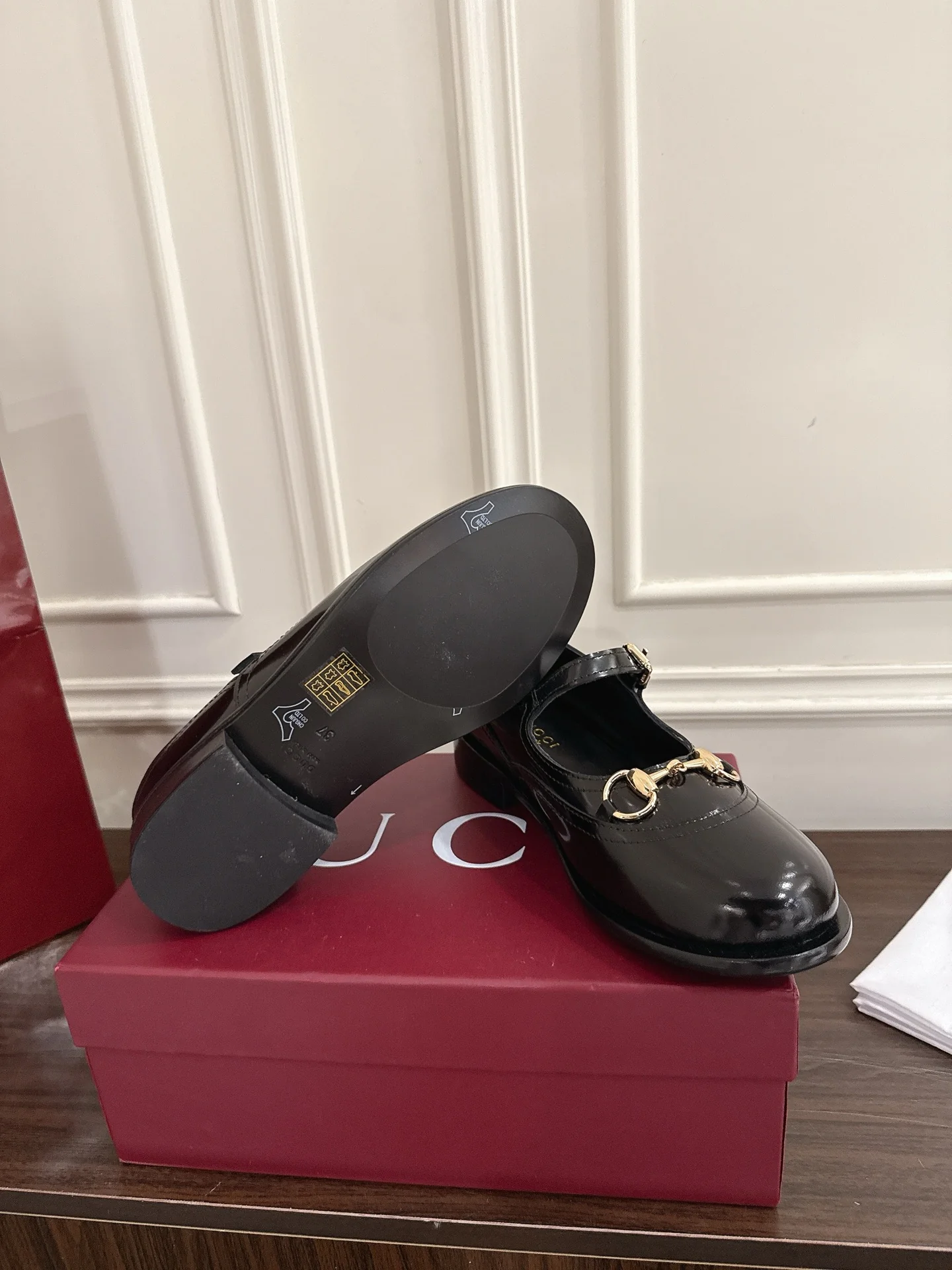 Guc 25fw mary jane flats