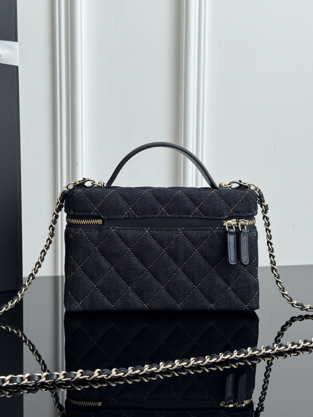 Chan 26P lp denim clutch with chain