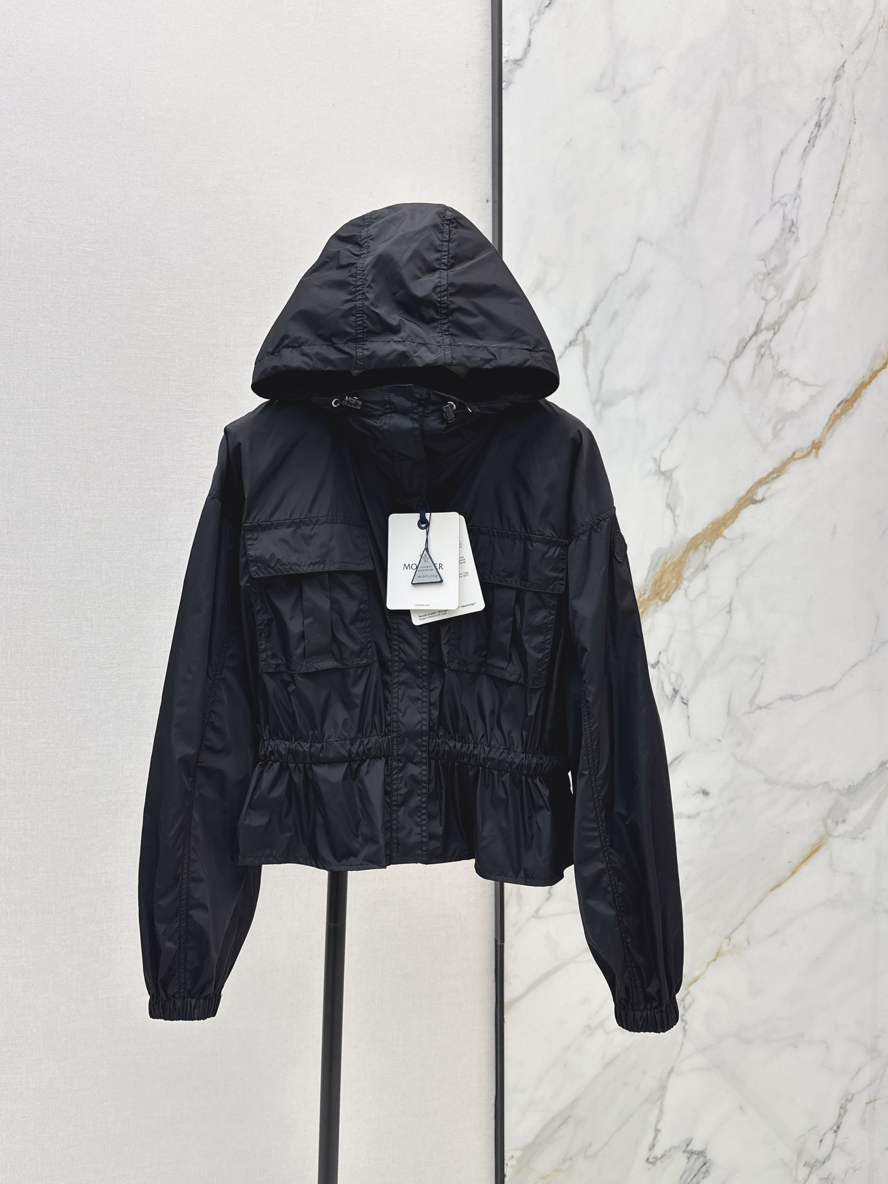 Monc 26ss hodded windbreaker