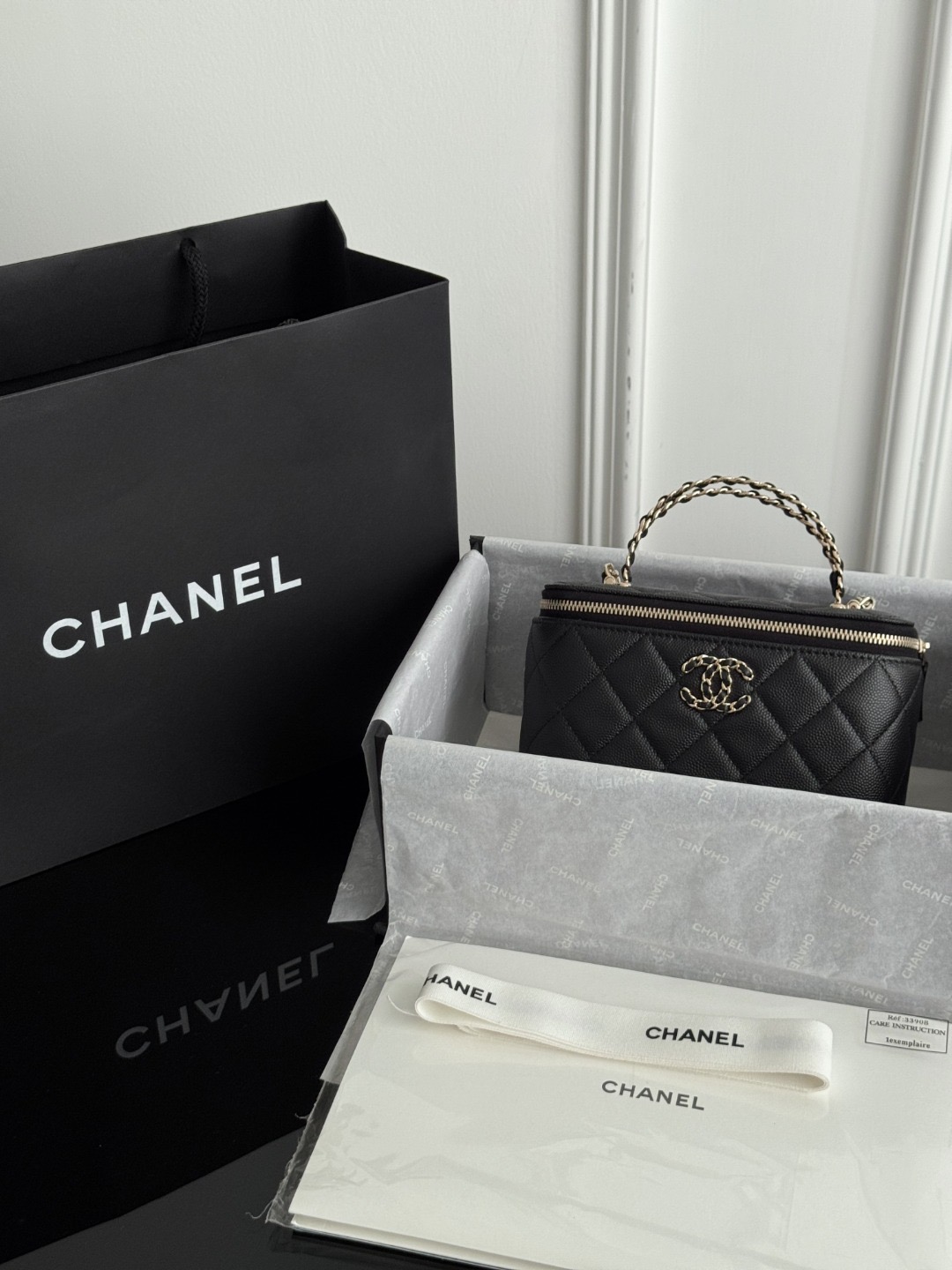 Chan 26S clutch bag with chain