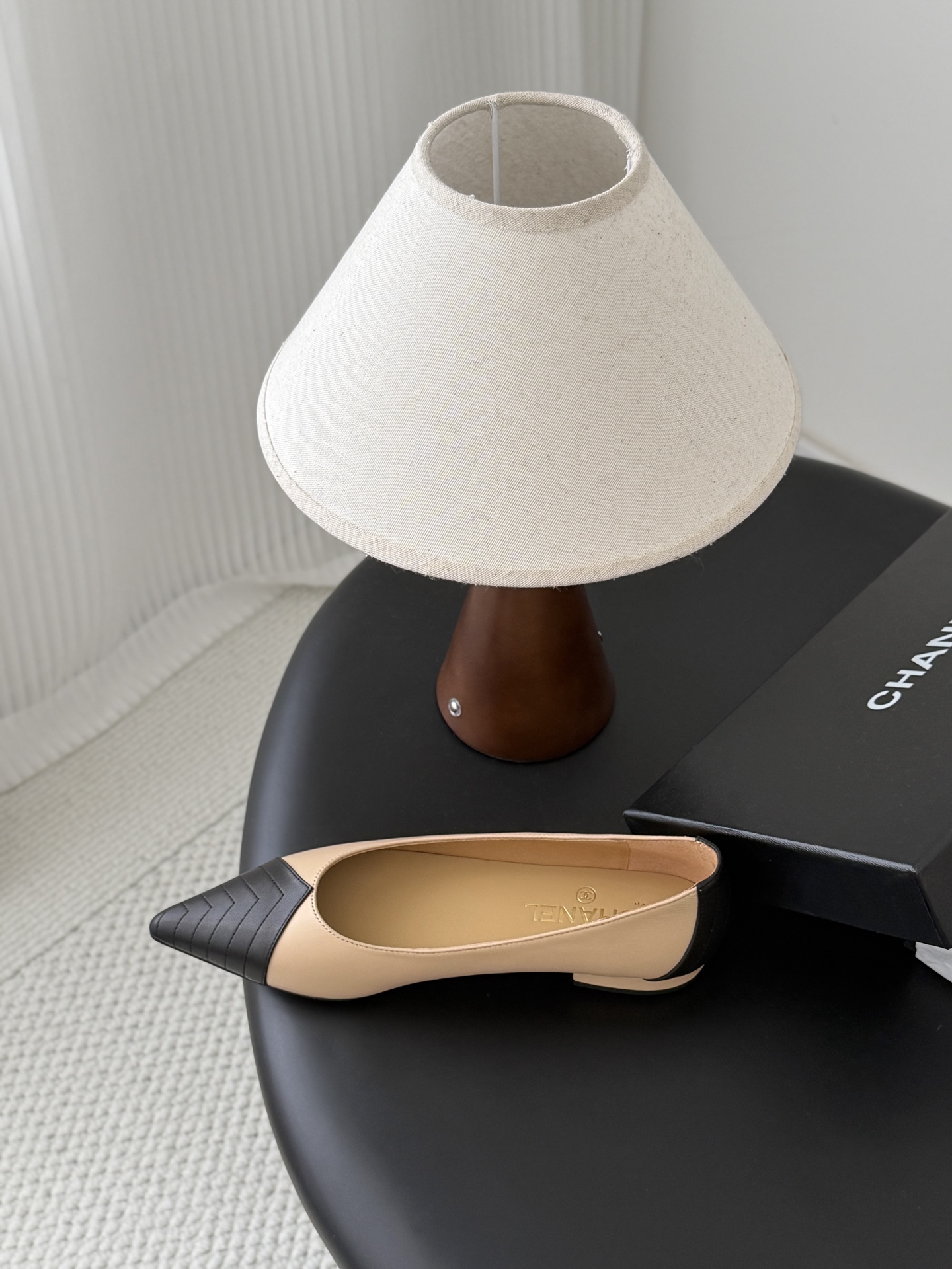 Chan 26C pointed toe flats
