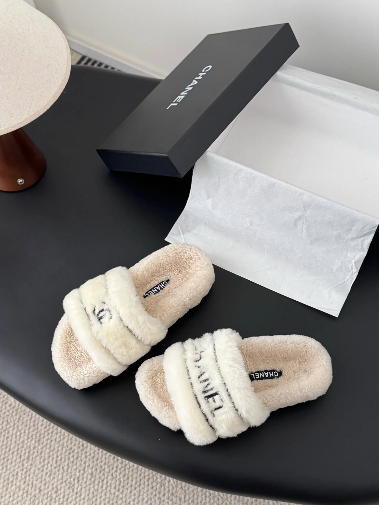 Chan 25fw fluffy slipper