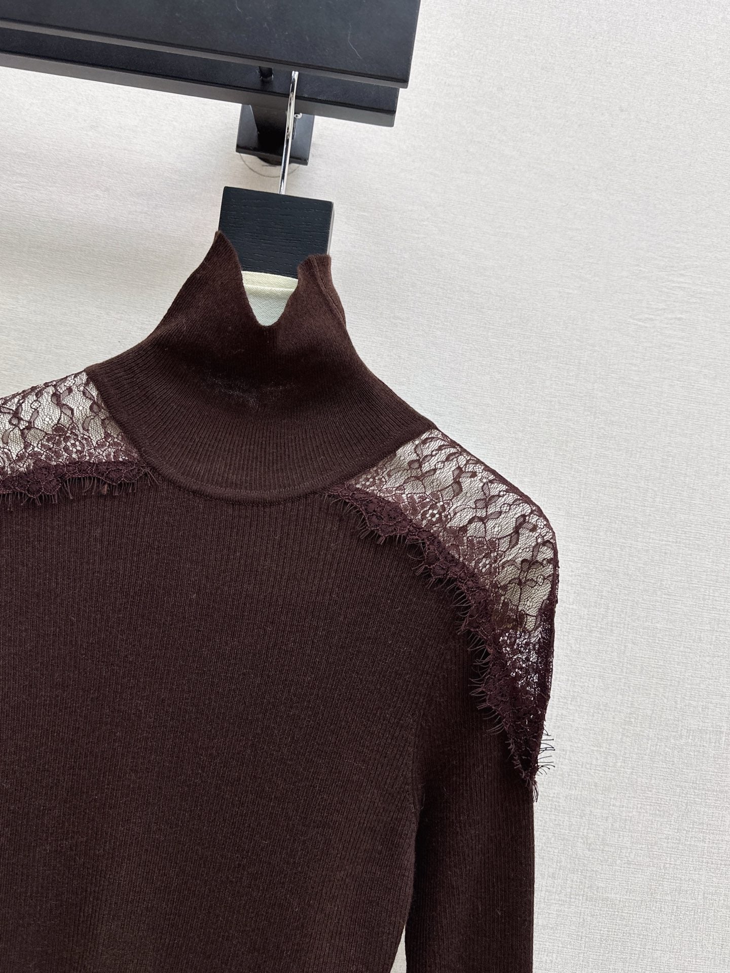 ES 25fw lace sweater