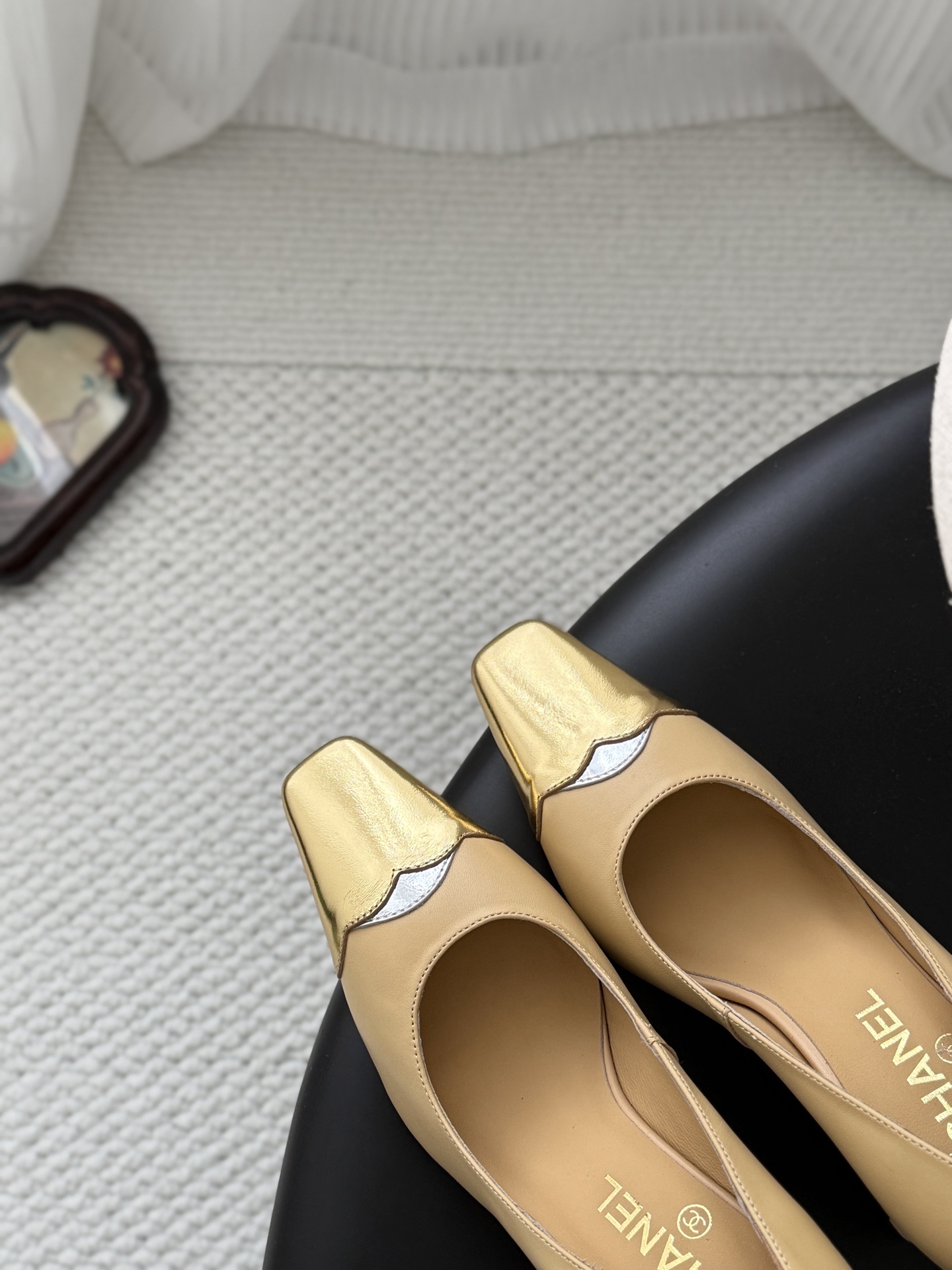 Chan 26P gold cap toe pump