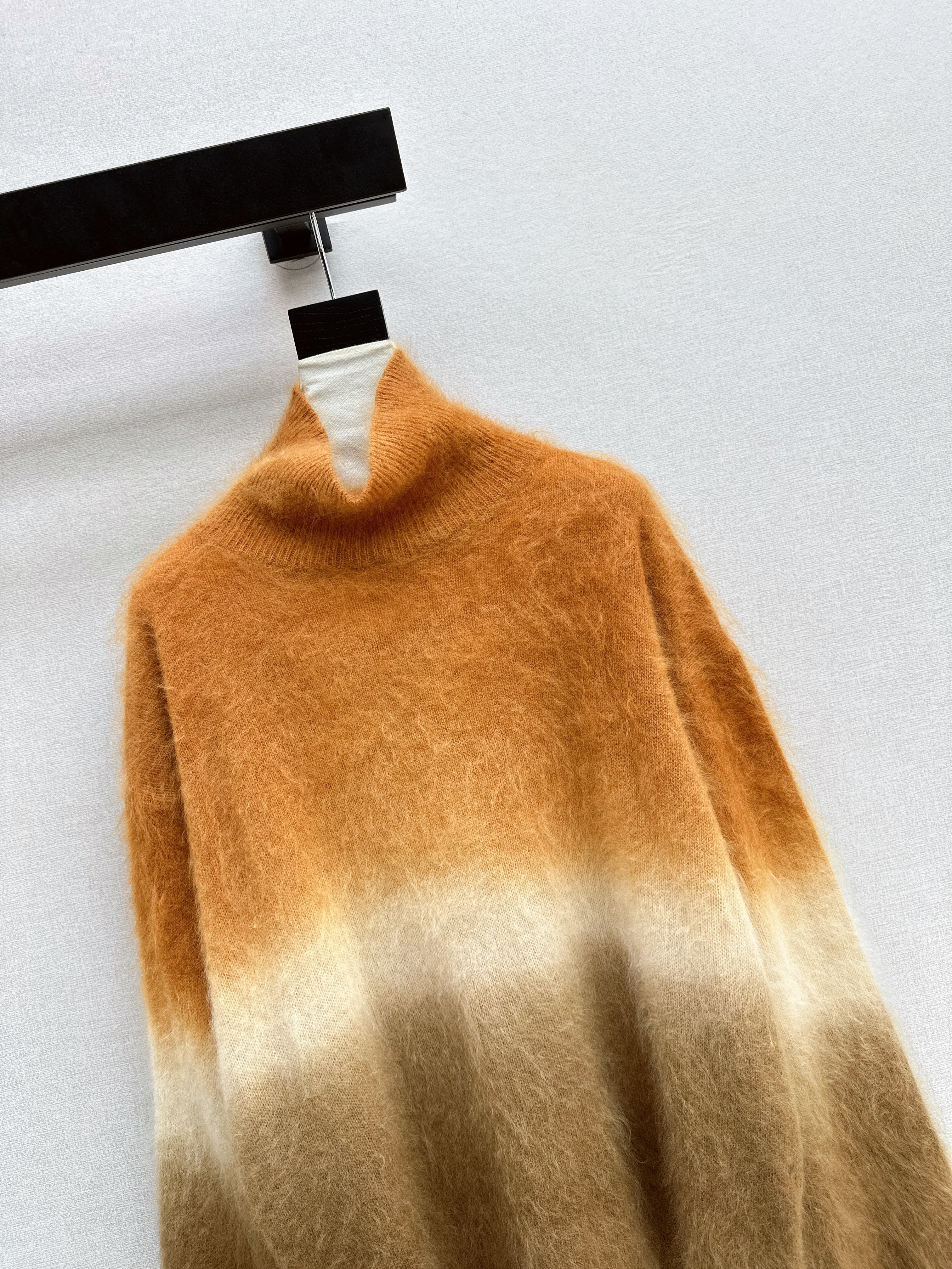 Max 26ss gradient colors sweater