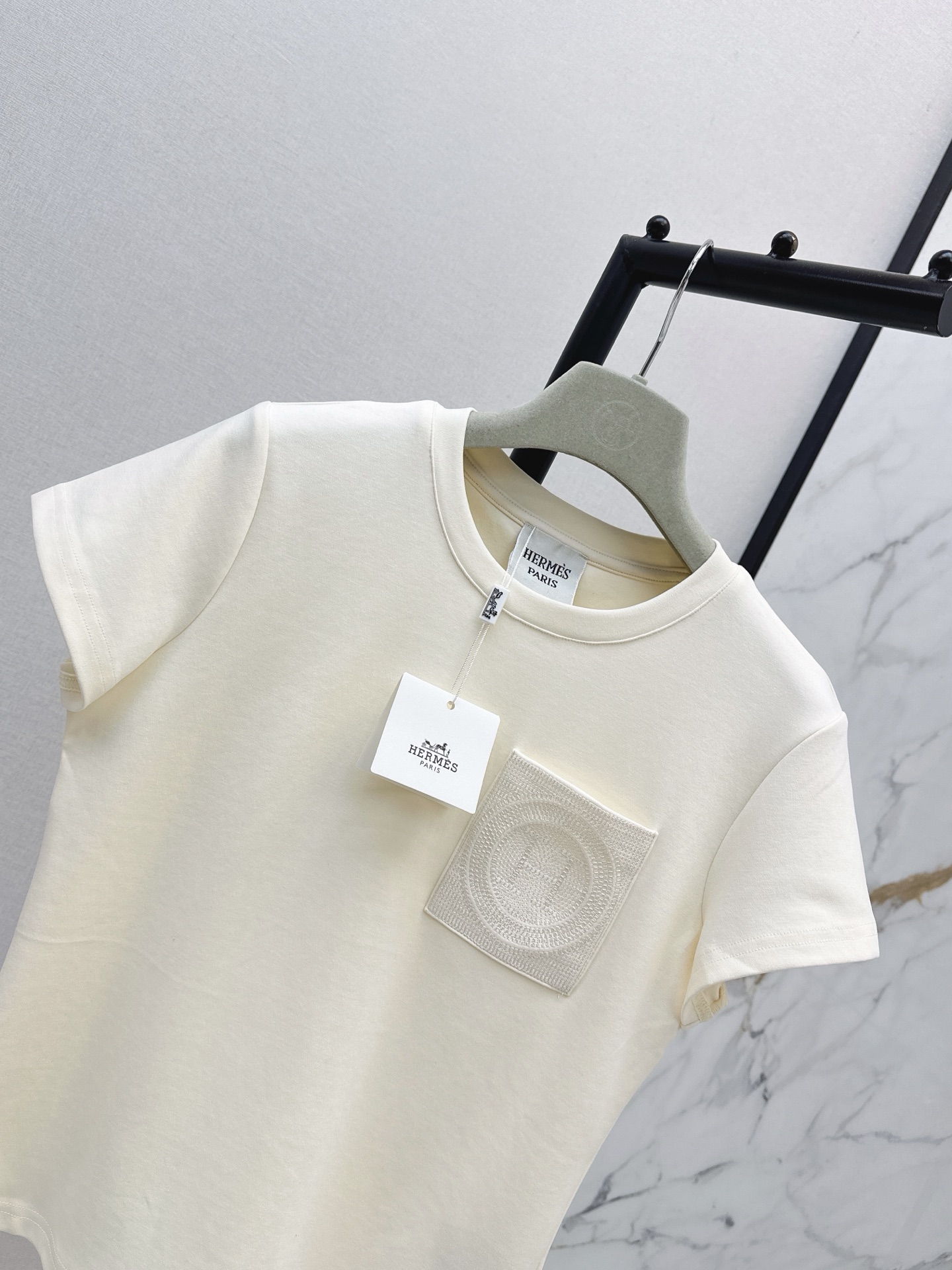 Her 26ss embroidery t-shirt