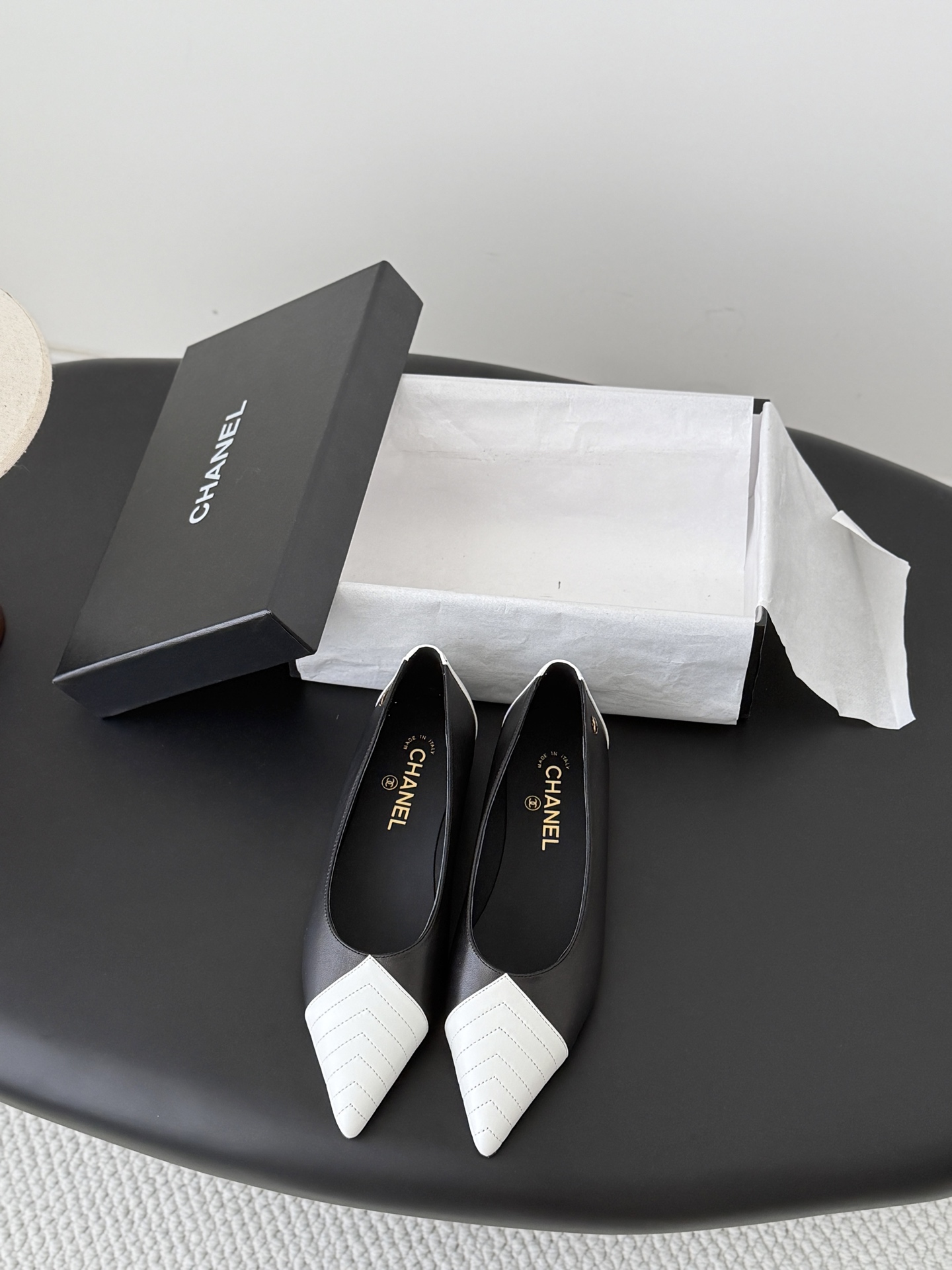 Chan 26C pointed toe flats