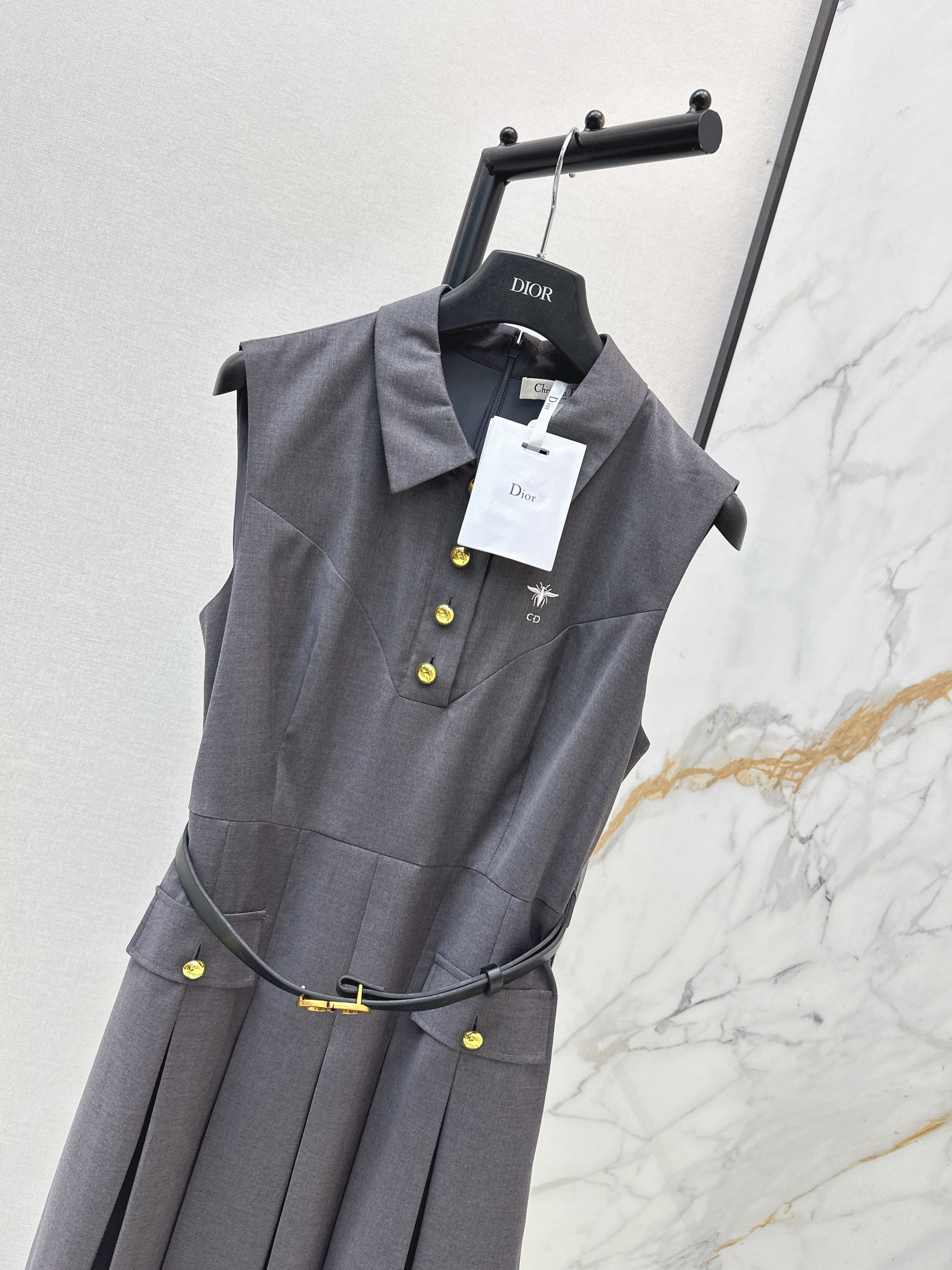 CD 26ss sleeveless belted dress