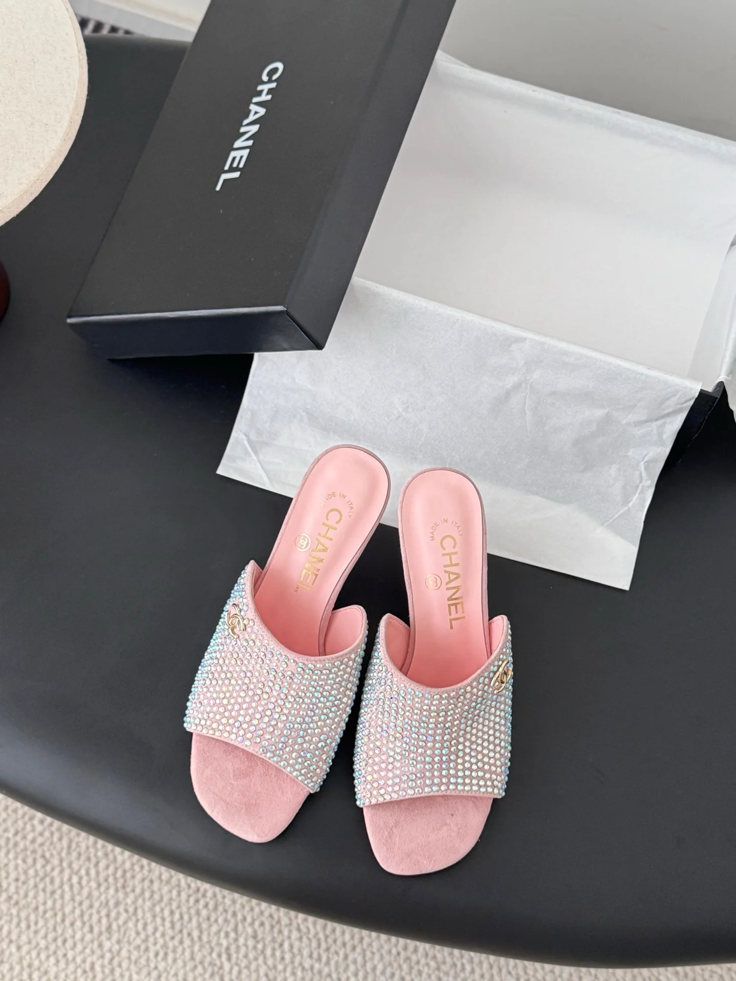 Chan 25fw kitten sandals