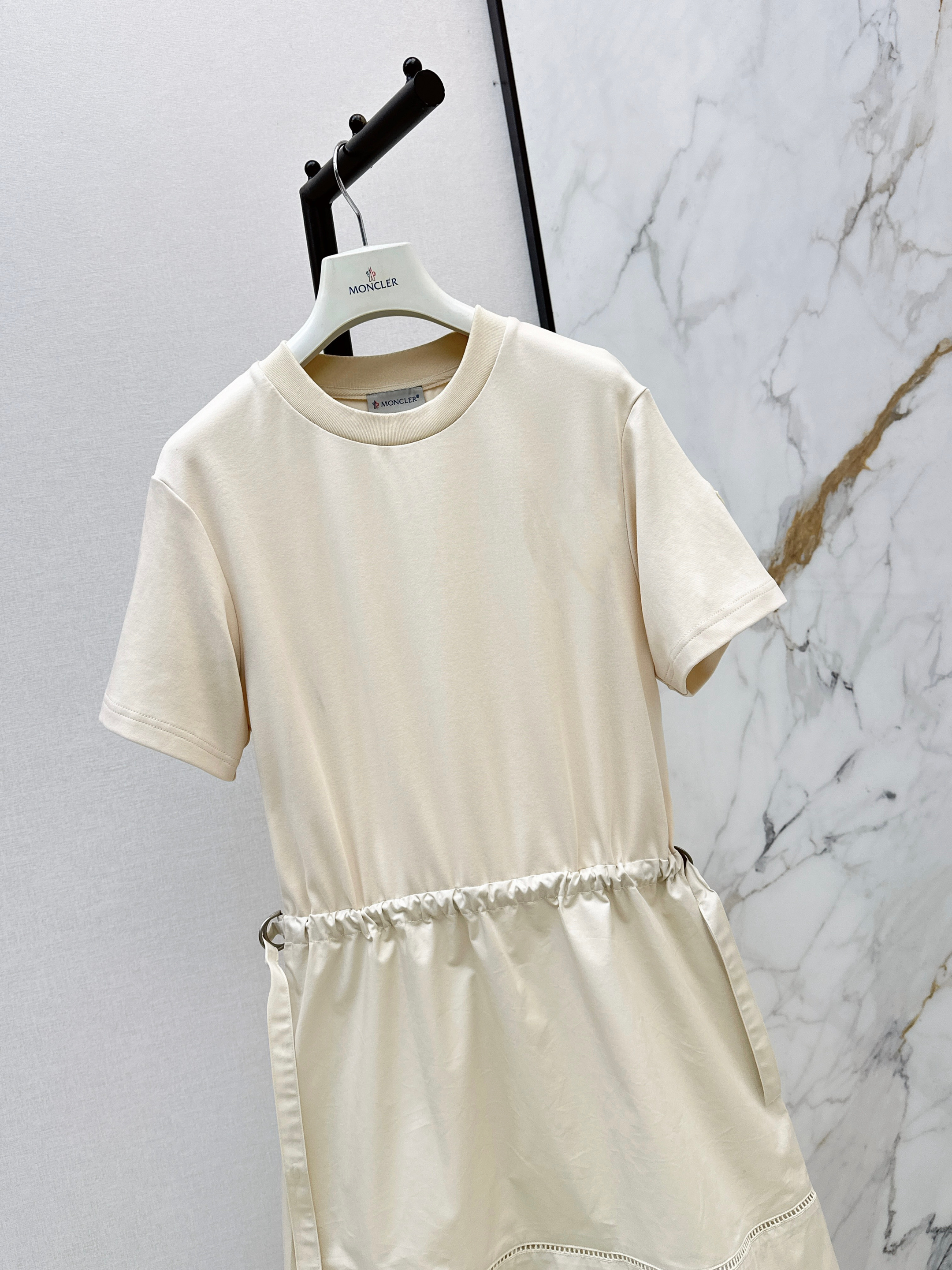Monc 26ss darwsting dress