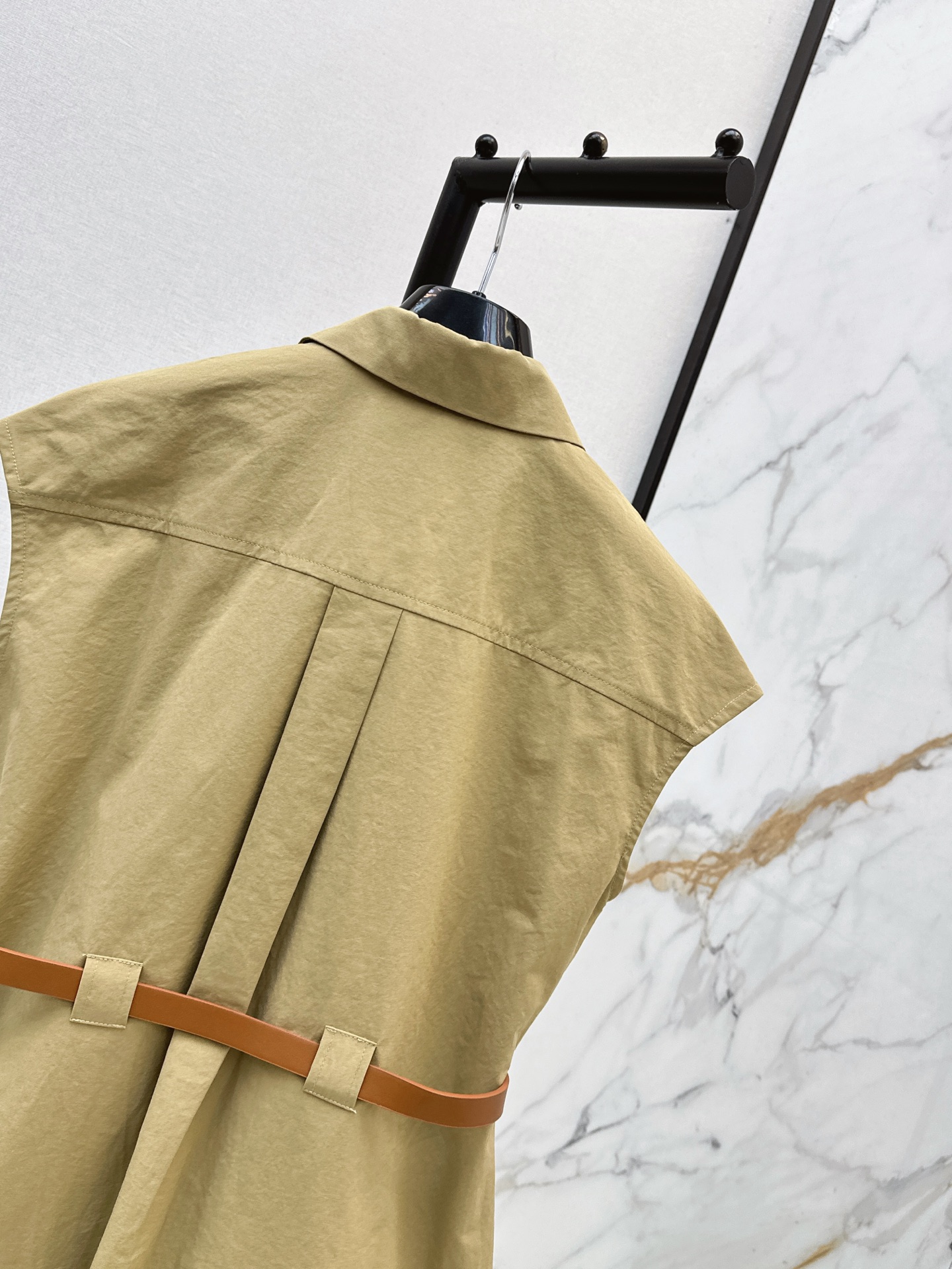 Fen 26ss sleeveless belted dress