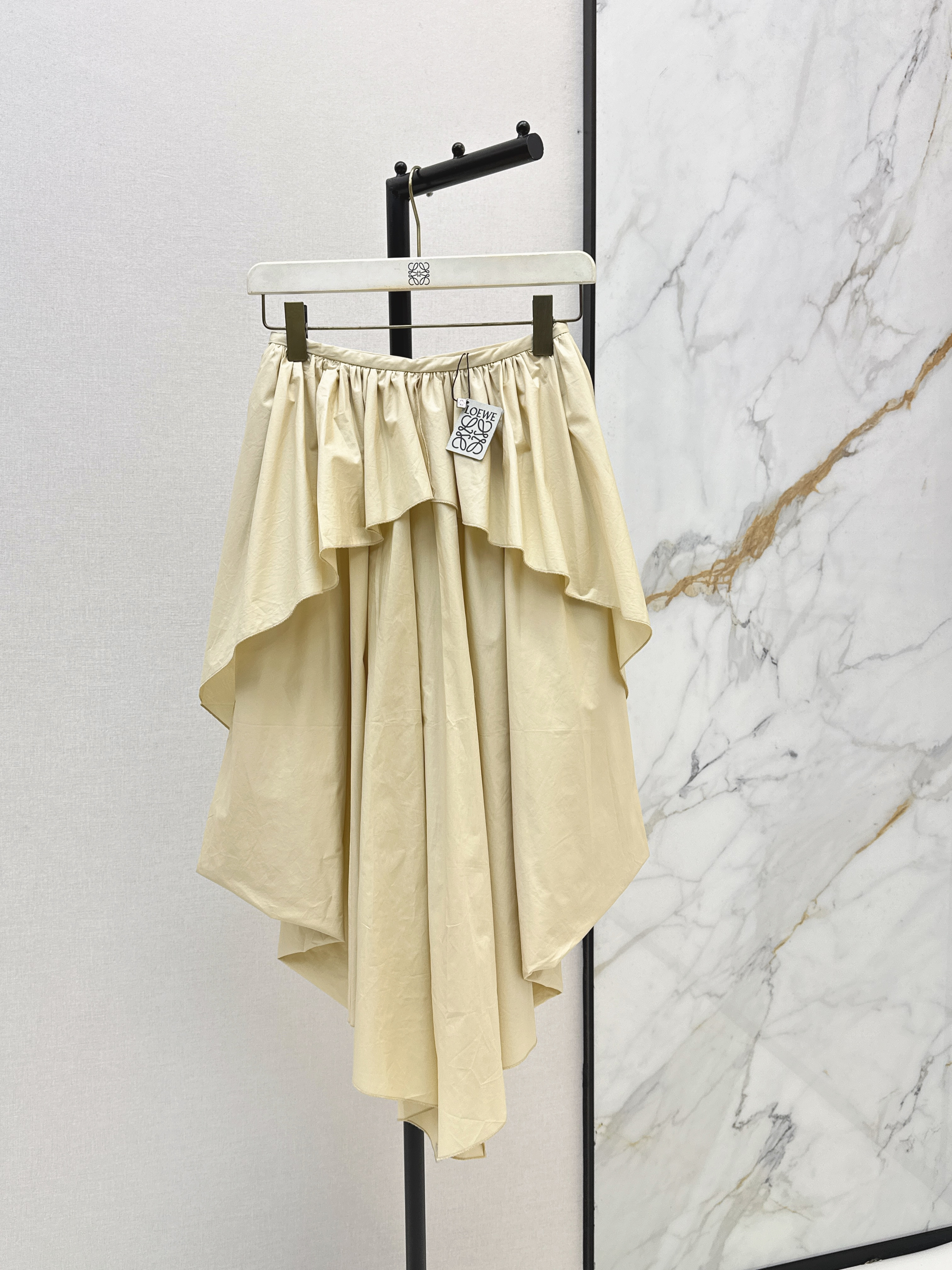 Loe 26ss asymmetric ruffle skirt