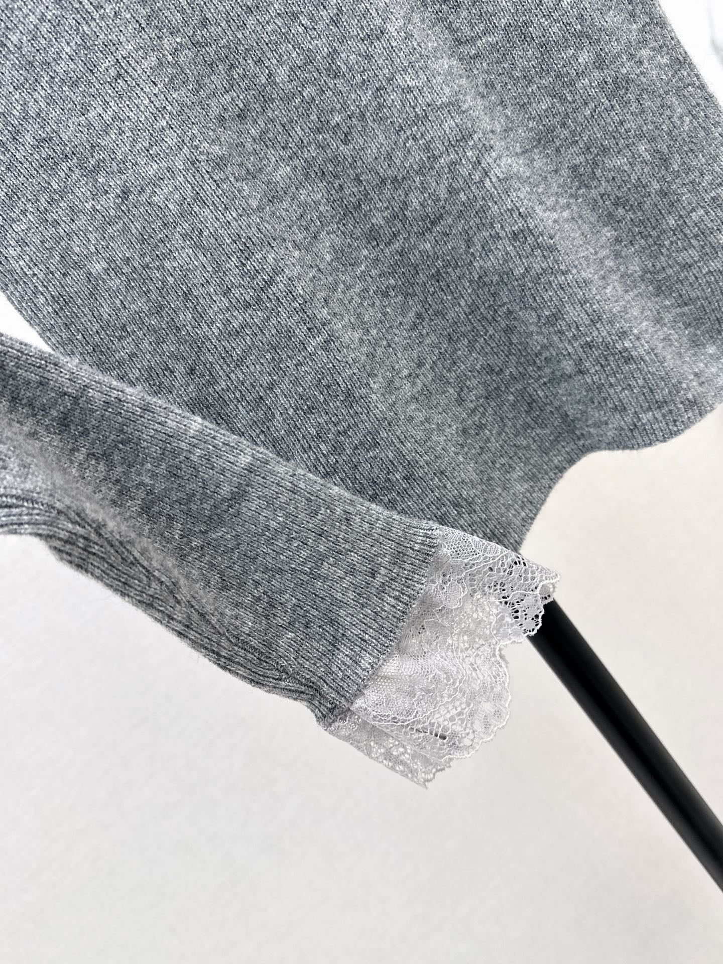 Miu 25fw lace base layer