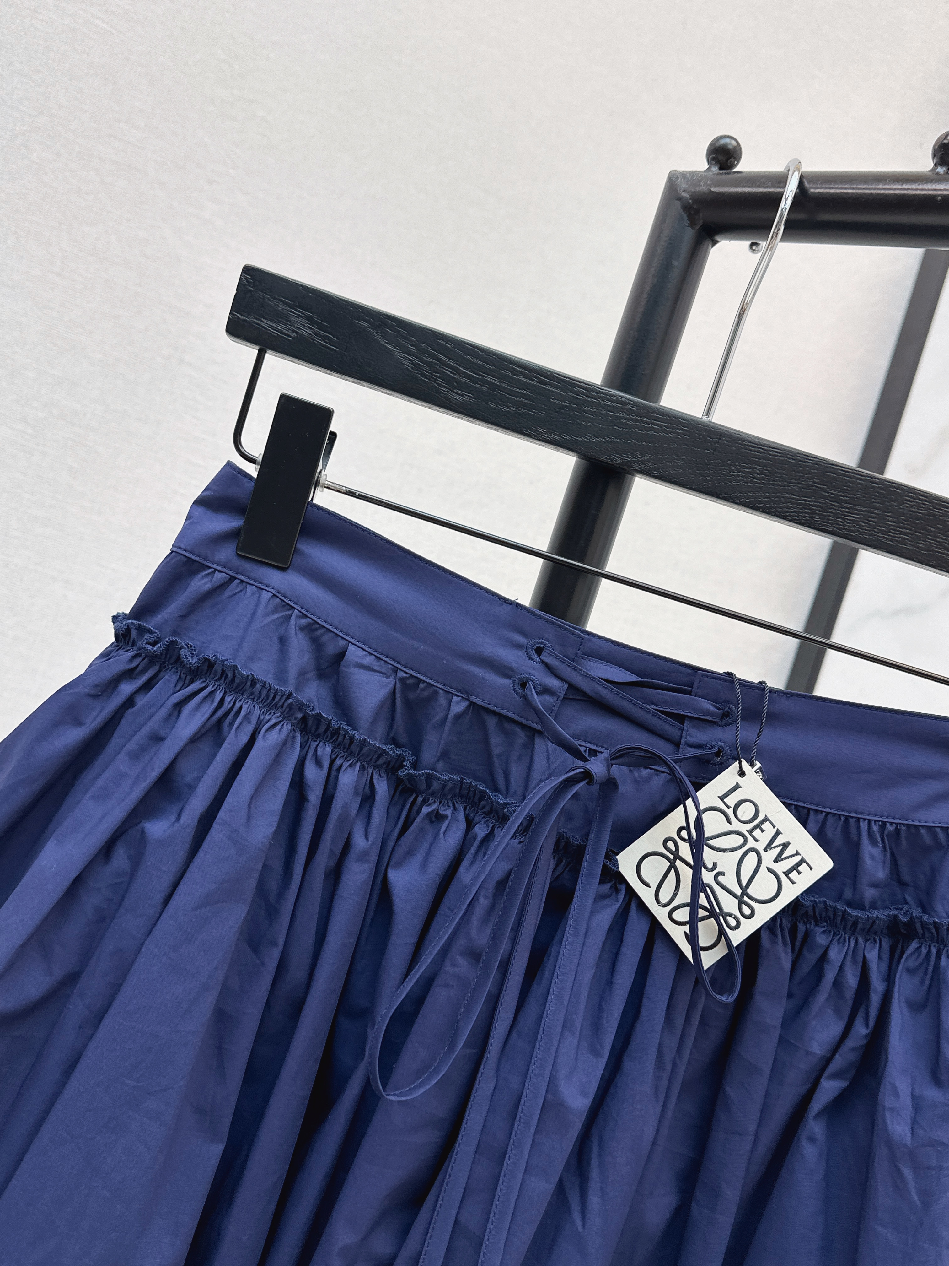 Loe 26ss ruffle mini skirt