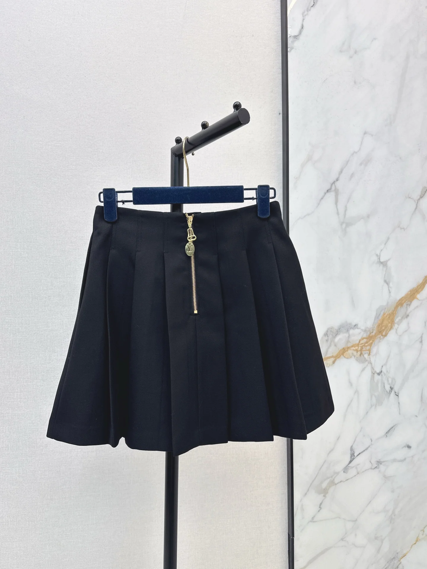 Louis 25fw pleated skirt