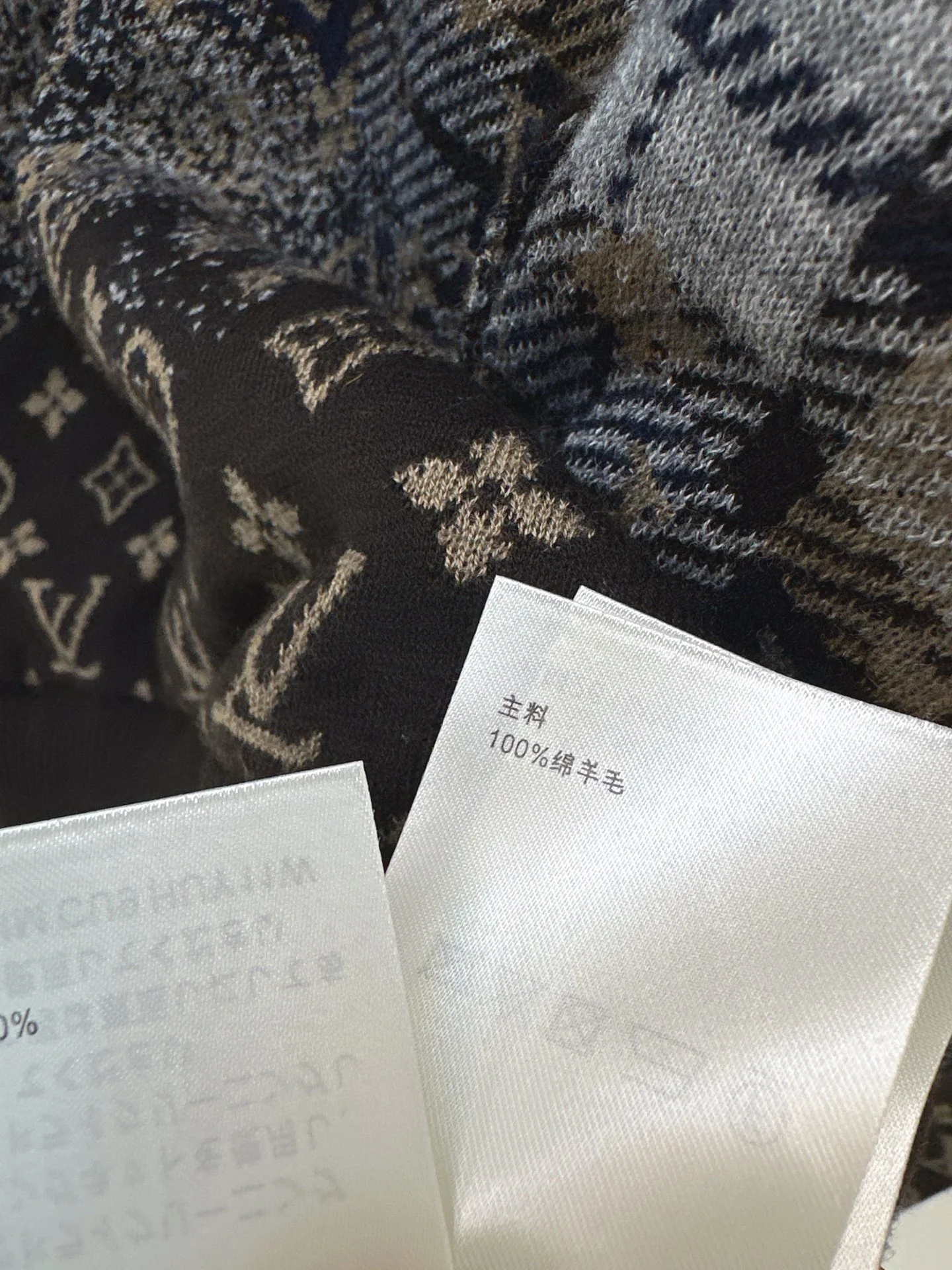 Louis 26ss hooded check sweater