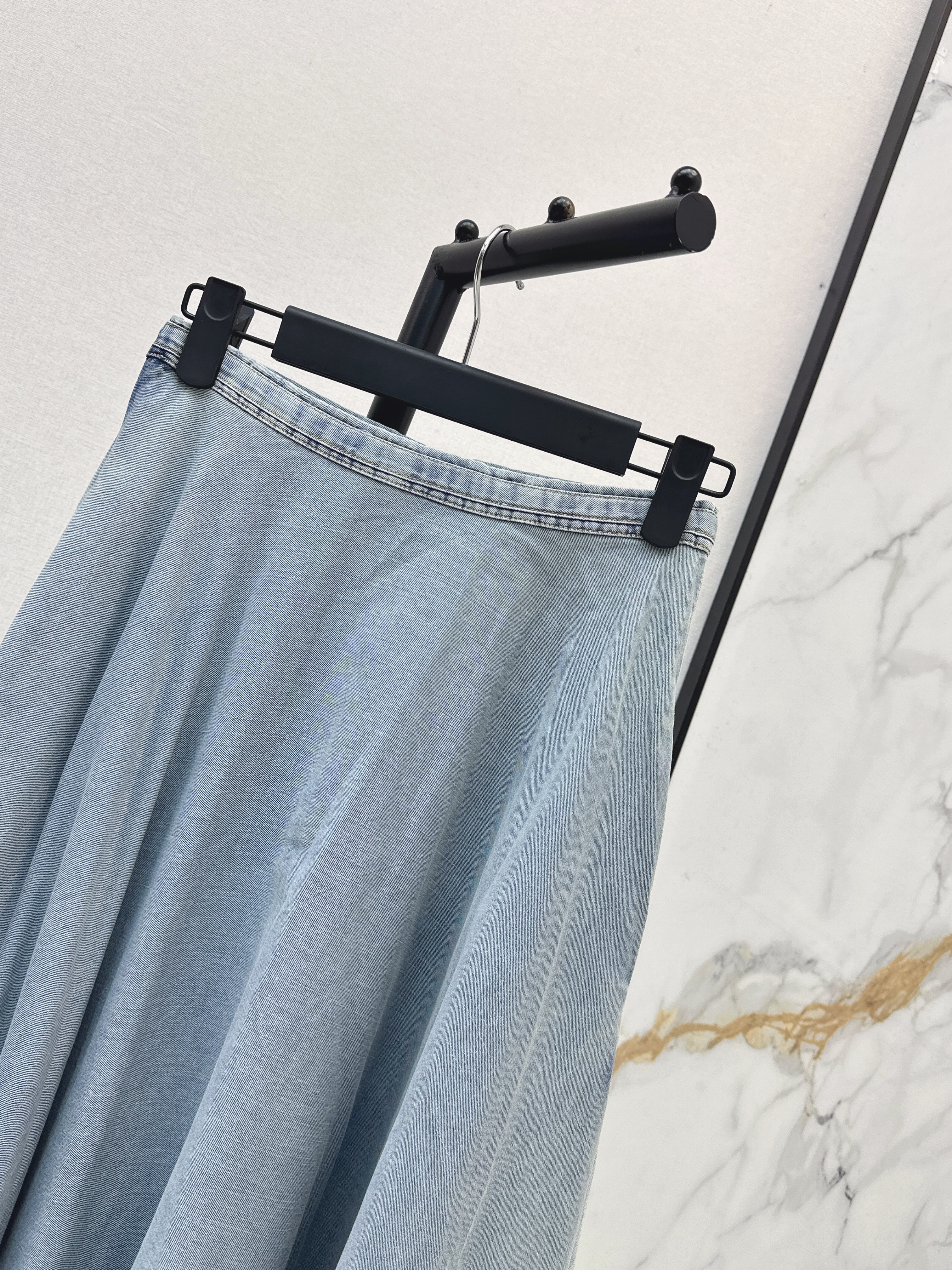 CD 26ss pleated denim skirt