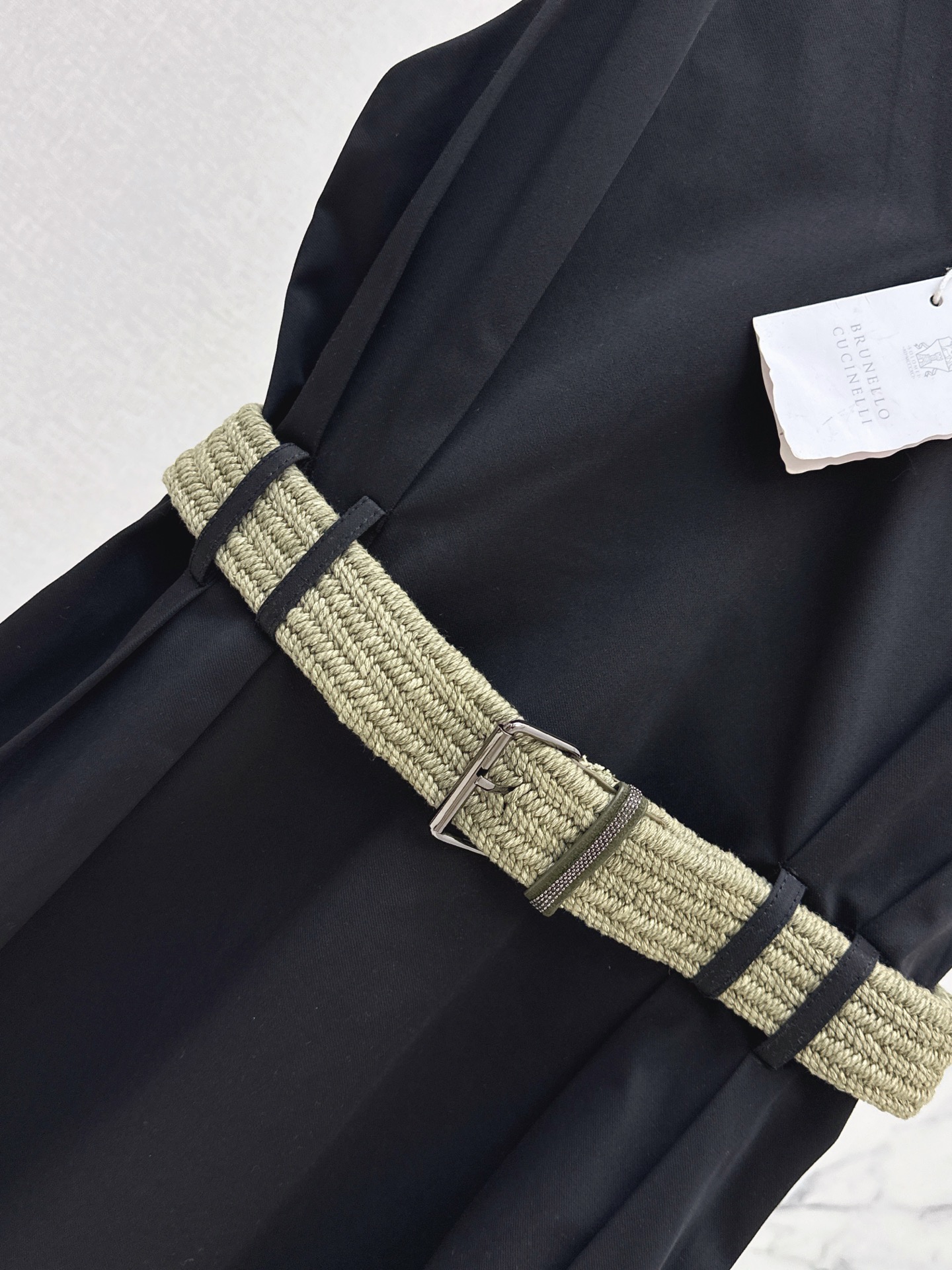 Brun 26ss v-neck sleeveless belted dress