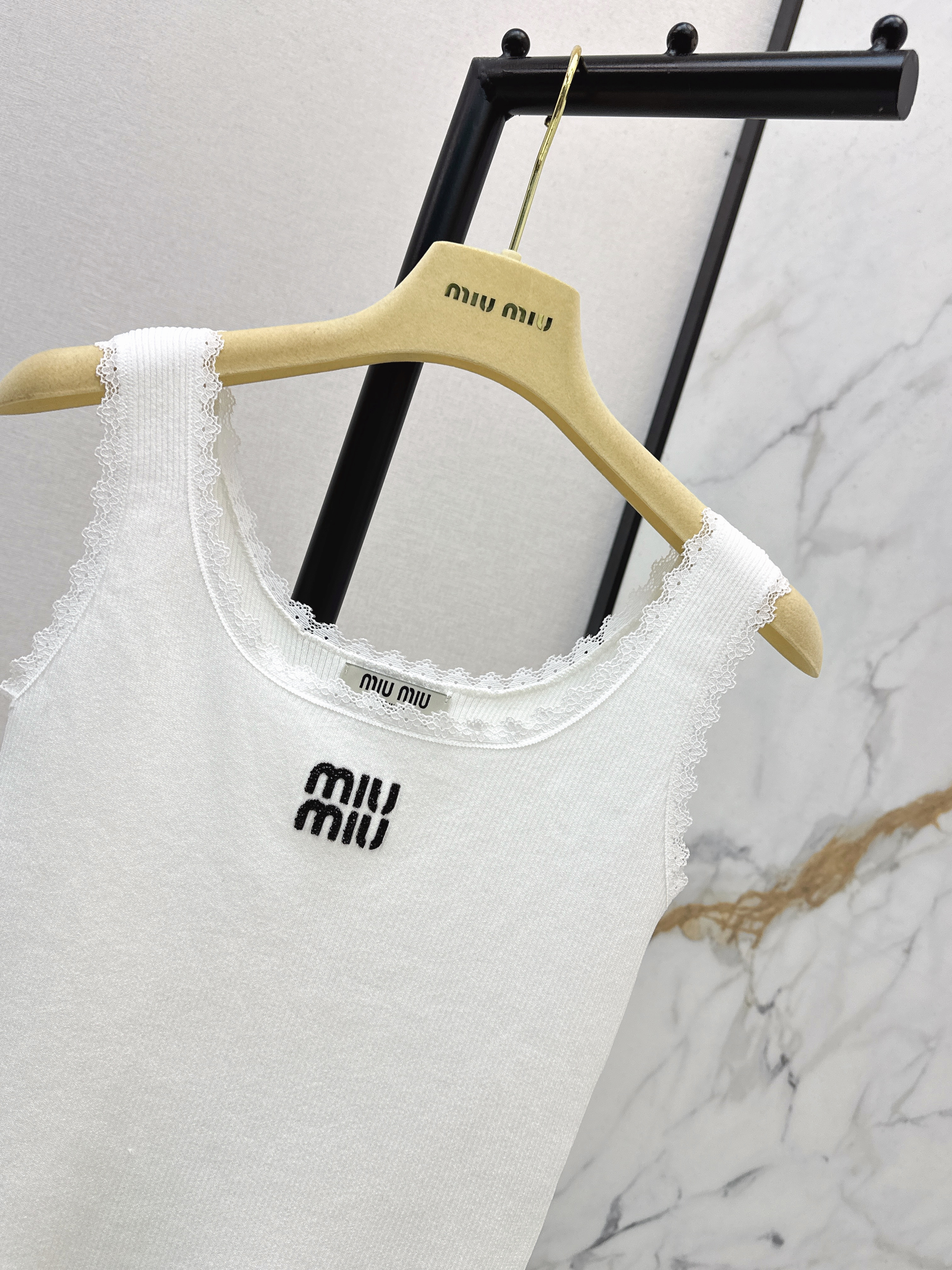 Miu 26ss lace knit vest